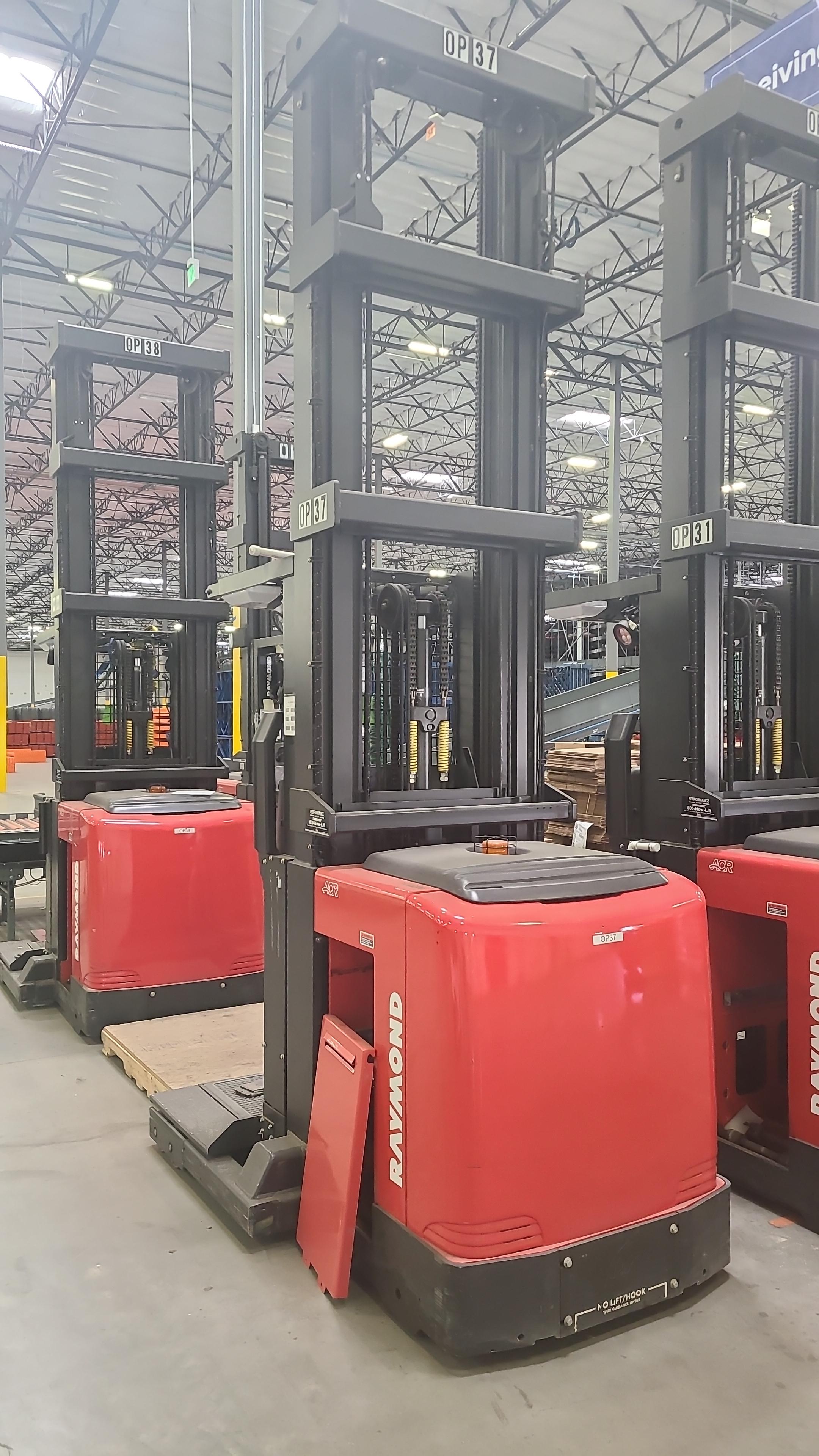 Raymond Order Picker - Wire Guided