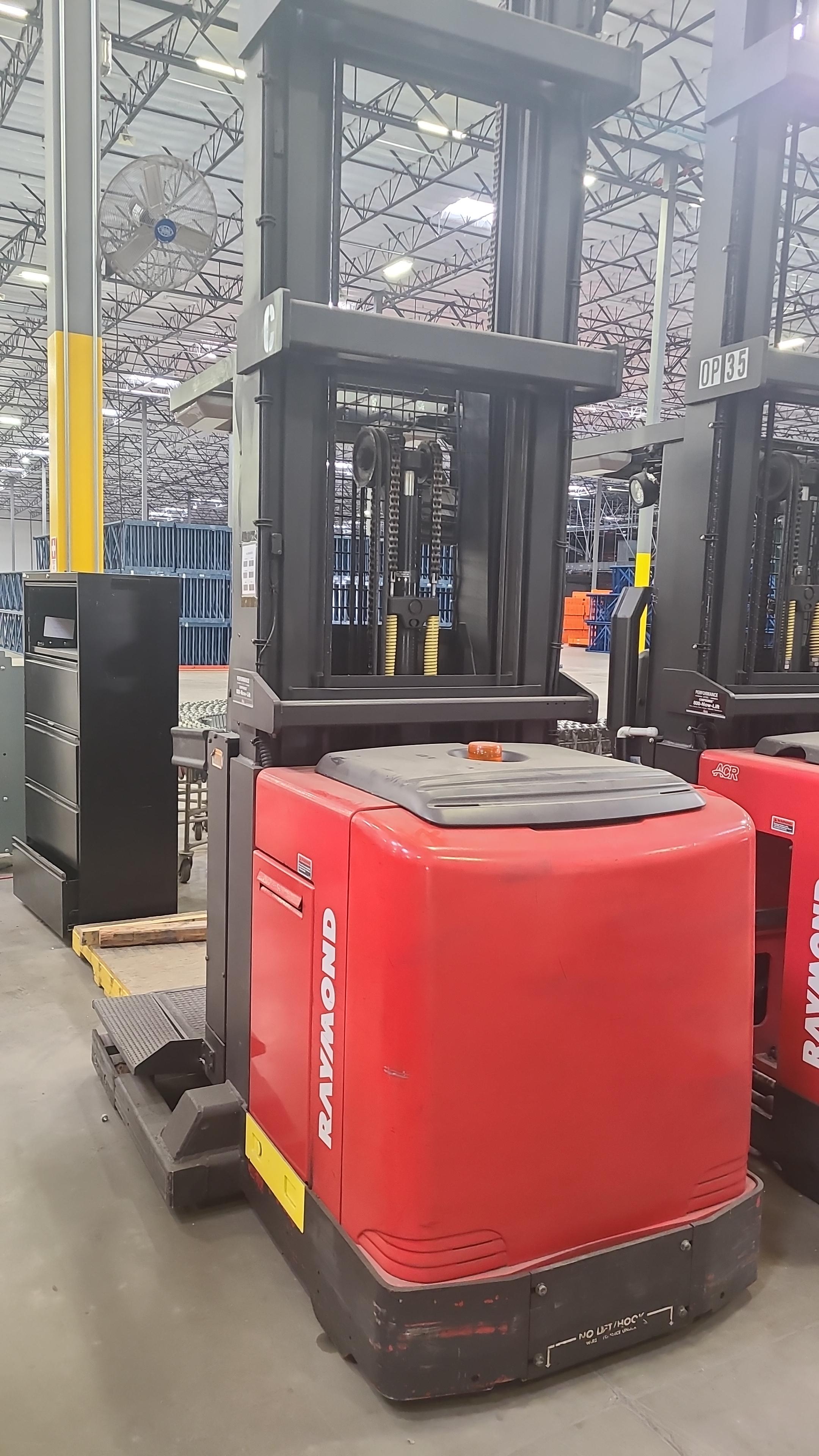 Raymond Order Picker - Wire Guided