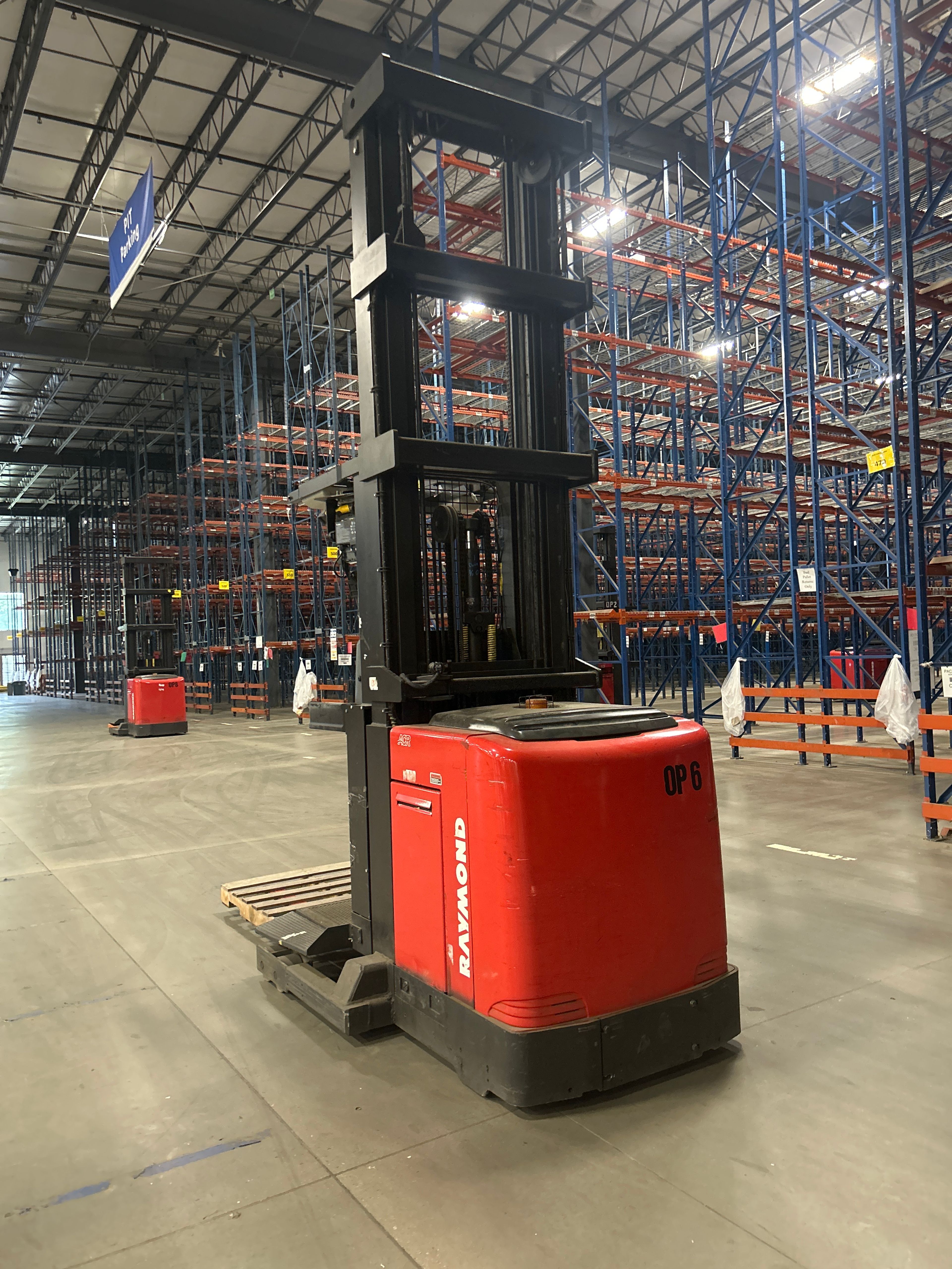 Raymond Order Picker - Wire Guided