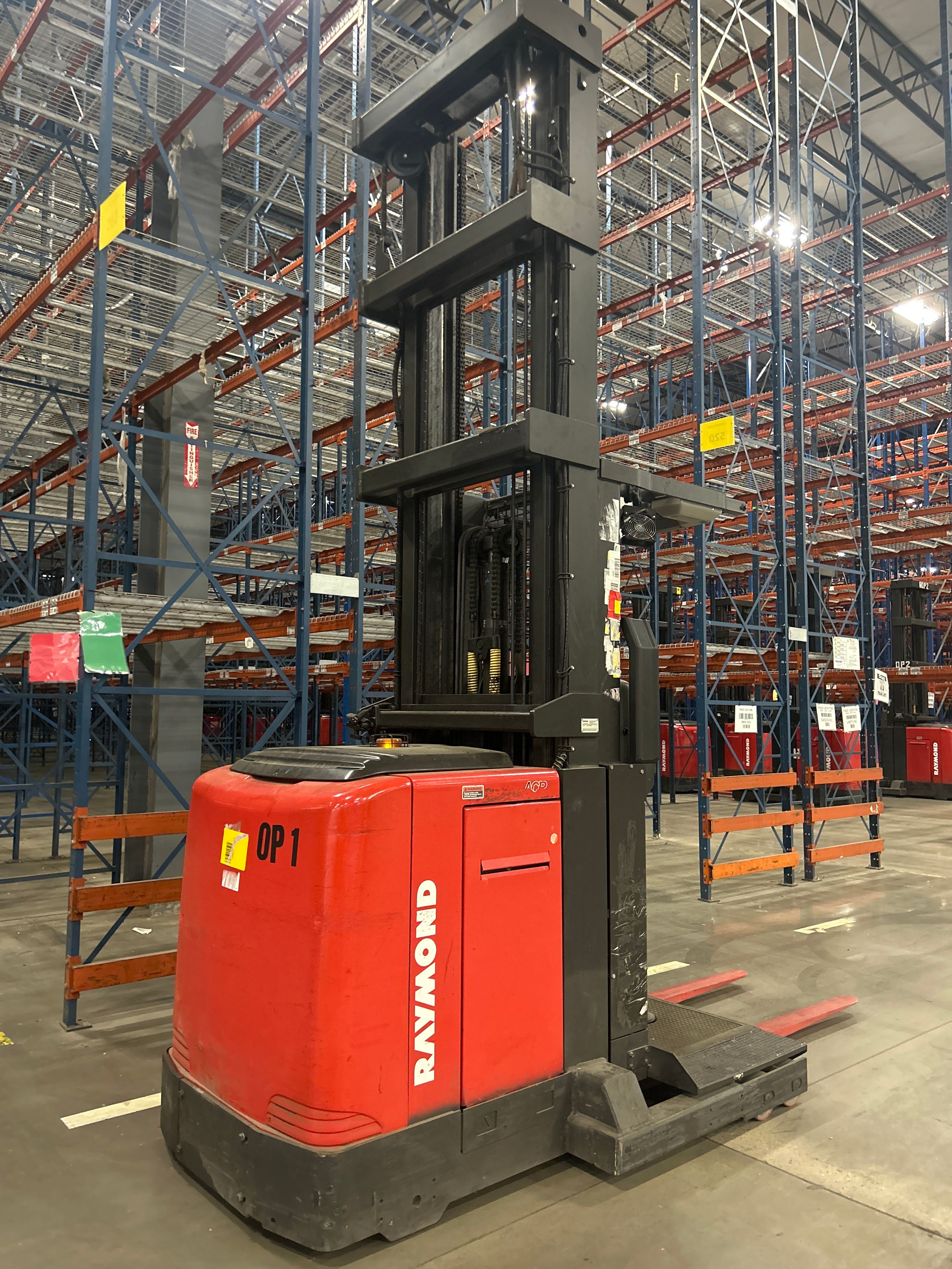 Raymond Order Picker - Wire Guided