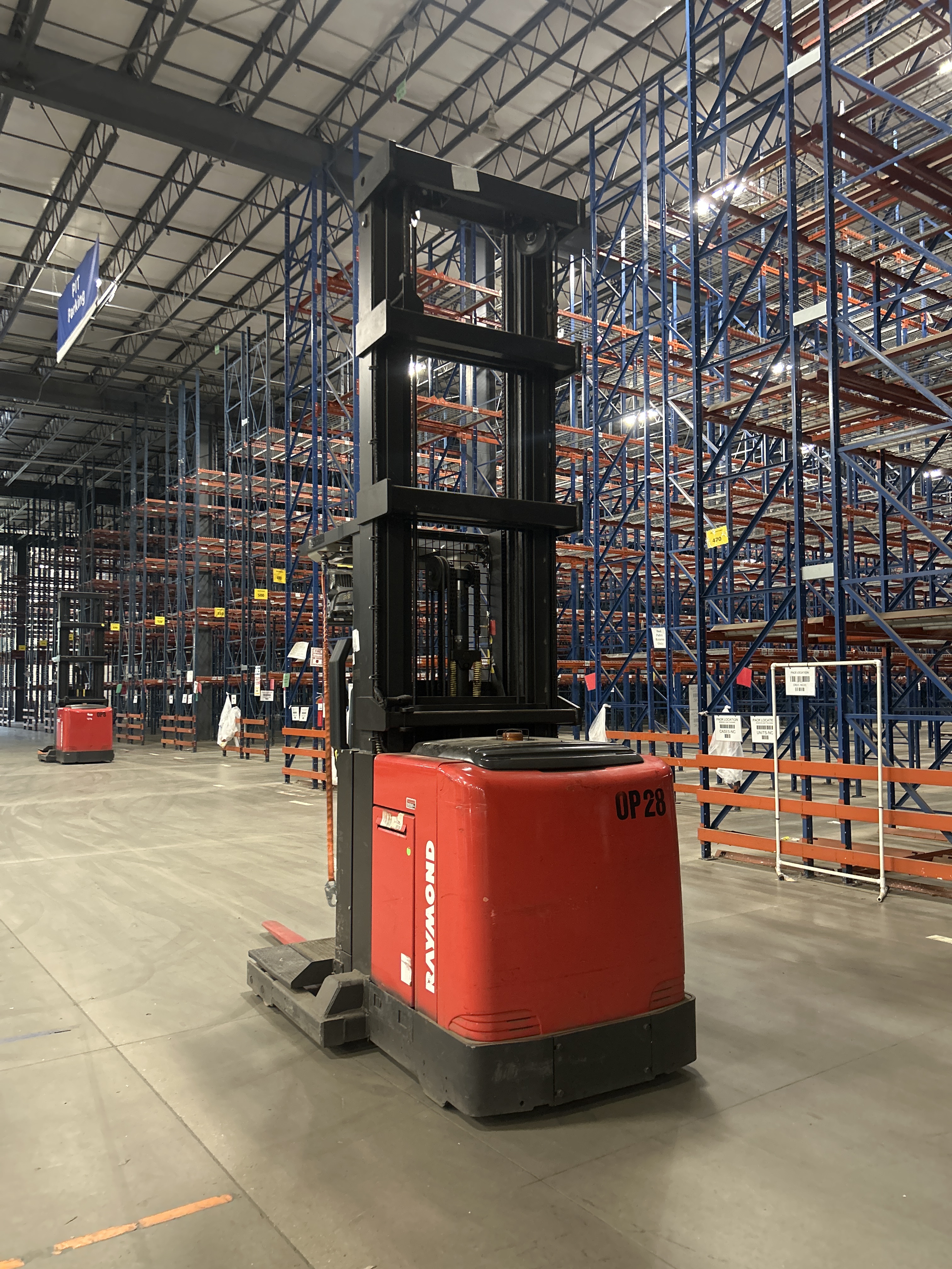 Raymond Order Picker - Wire Guided