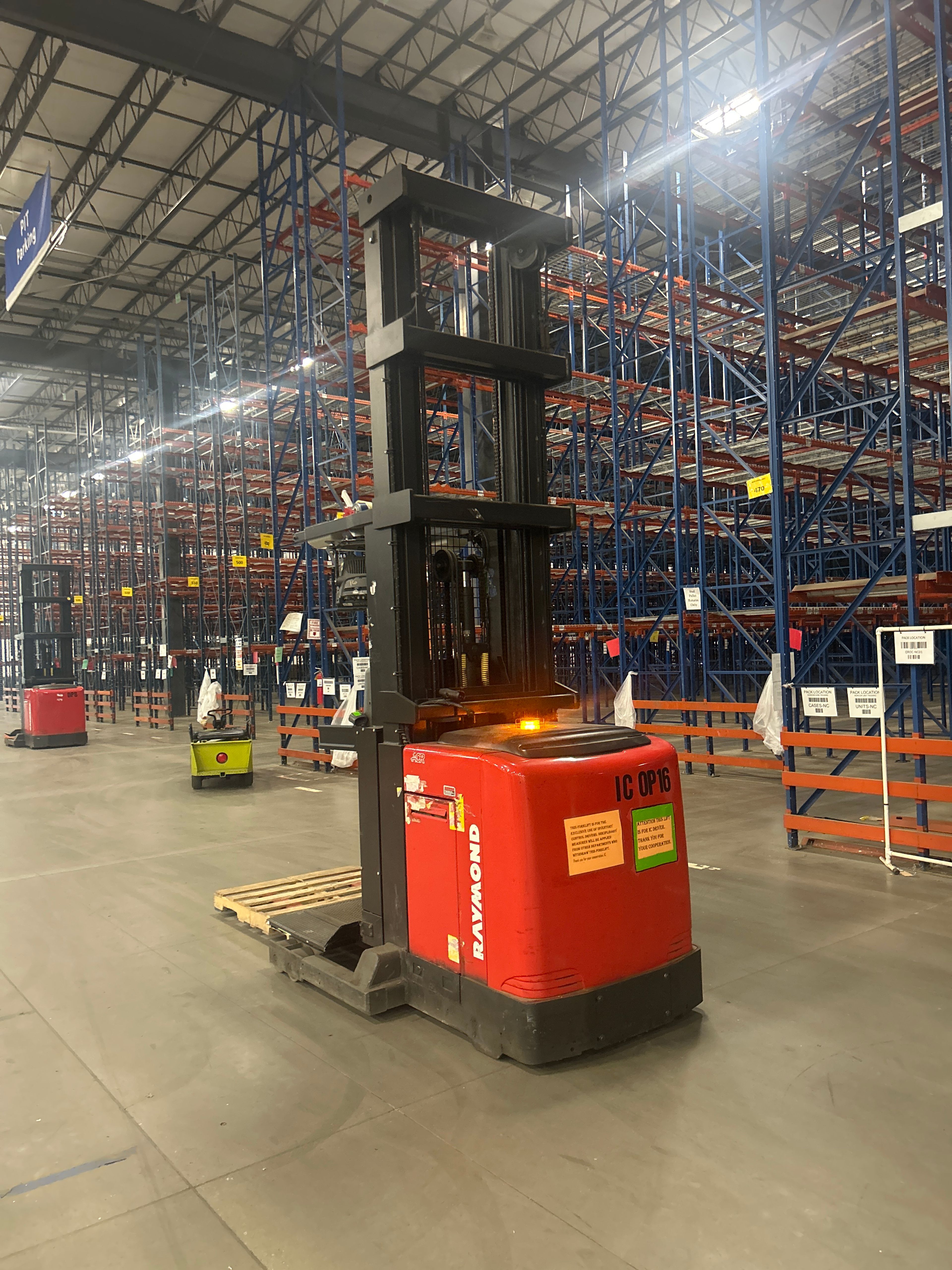 Raymond Order Picker - Wire Guided