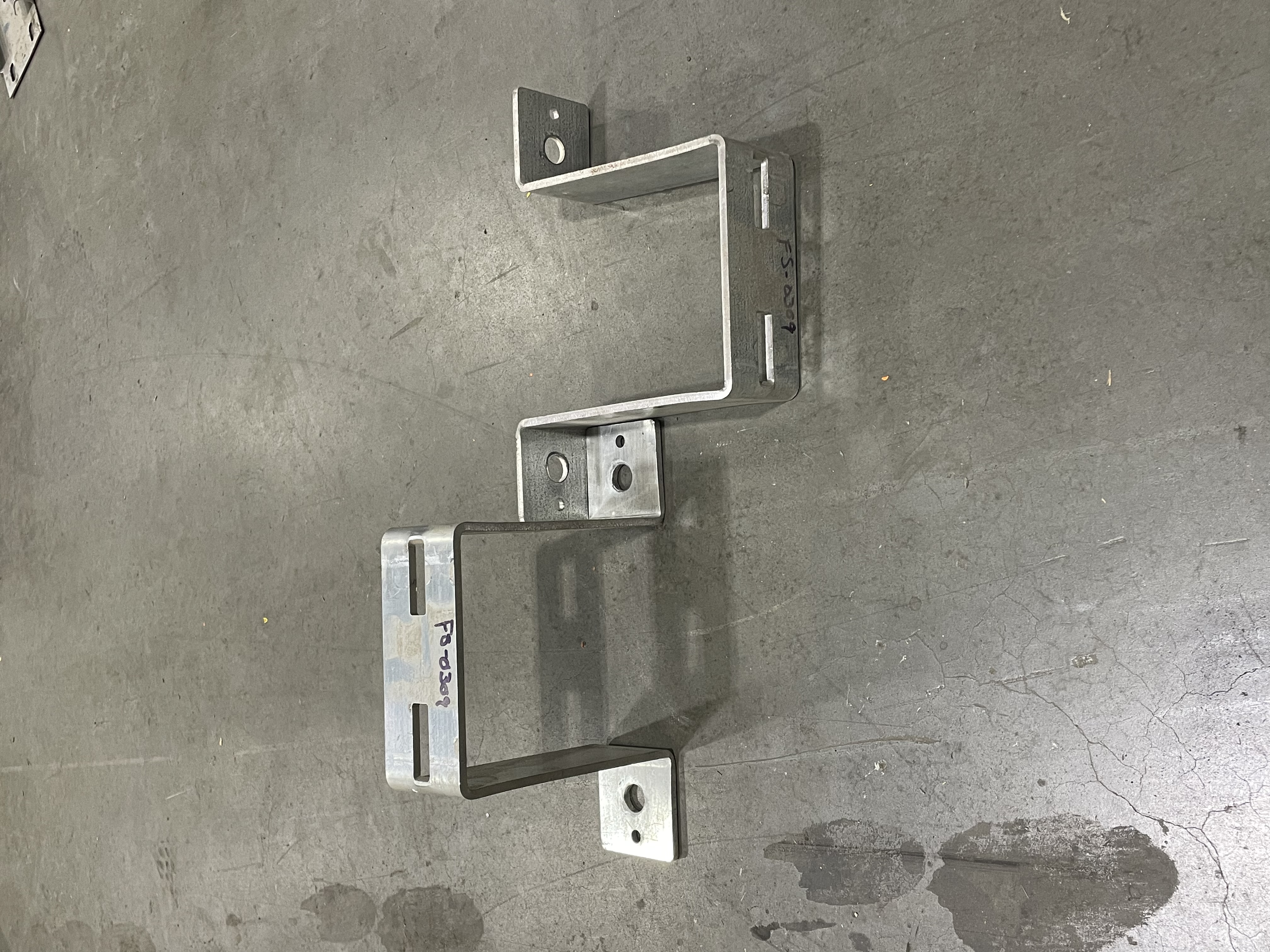 Pallet Flow Clips -  Ground Le