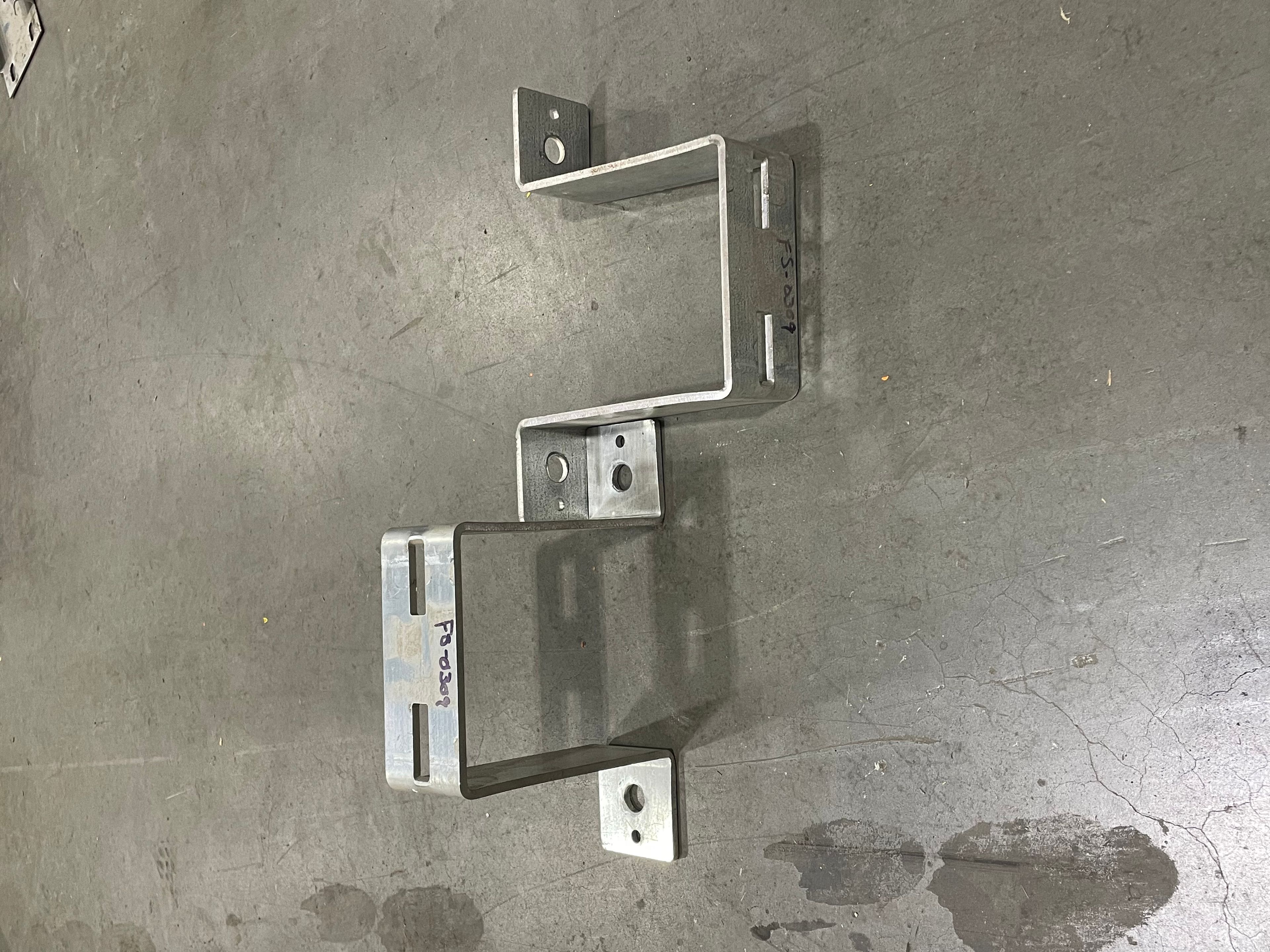 Pallet Flow Clips -  Ground Le
