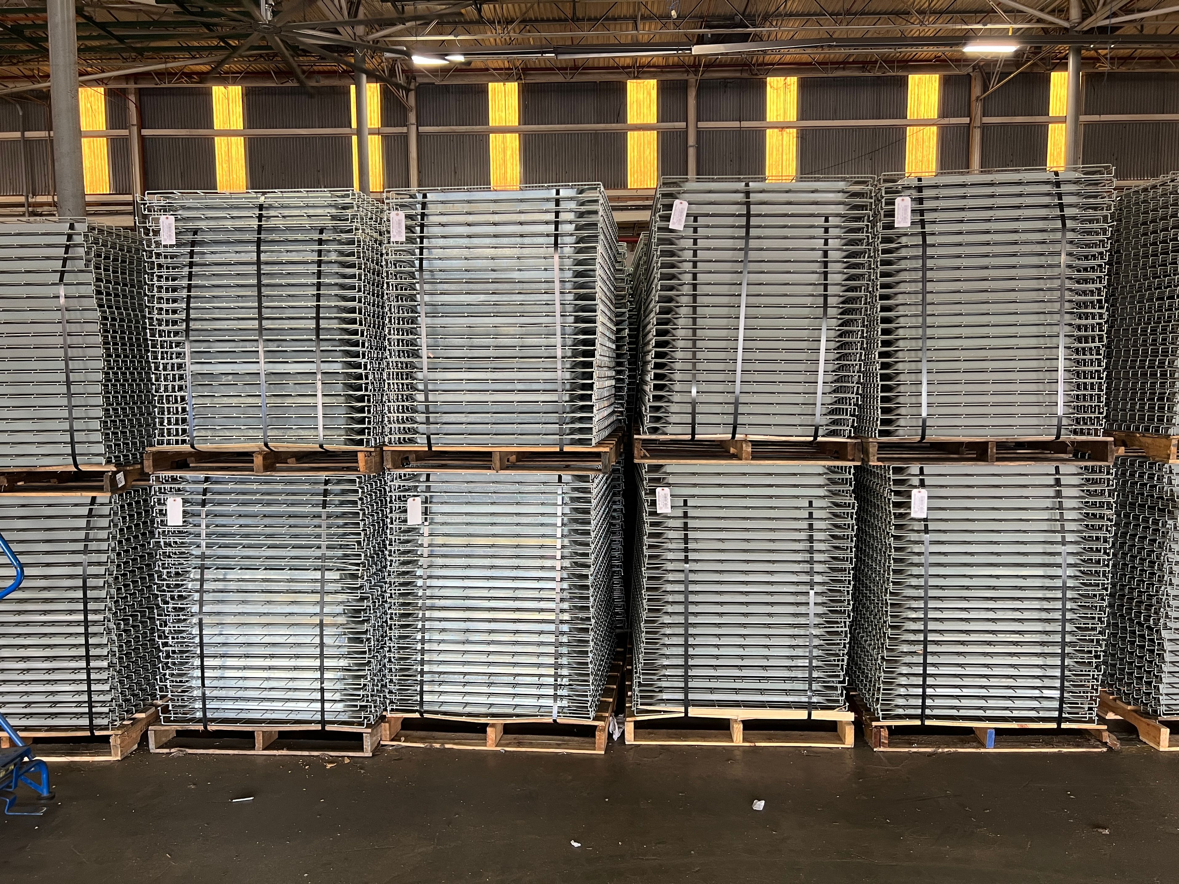 Wire Deck - 36" x 46" - Flared Outside Waterfall - Document 1