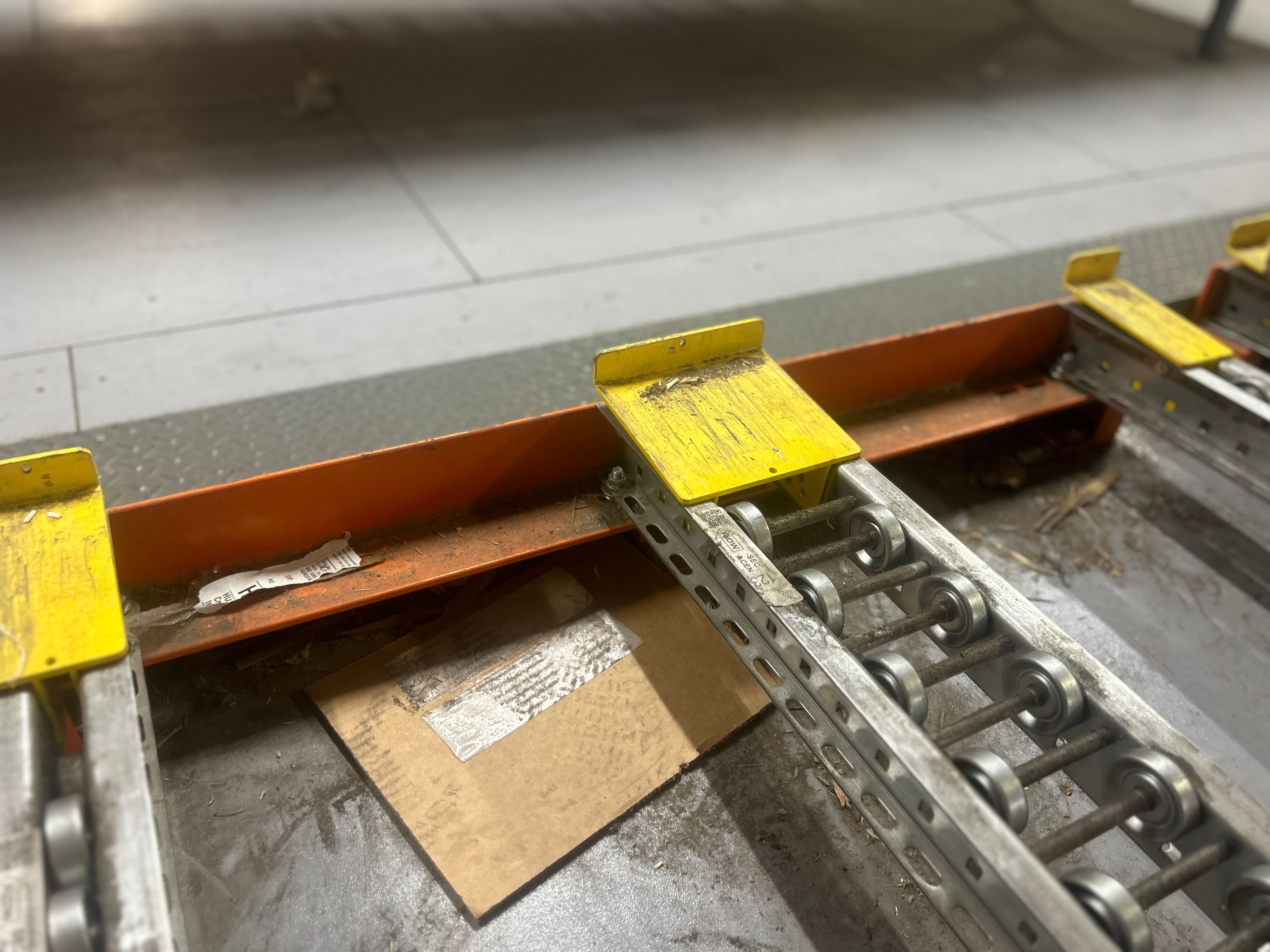 Pallet Flow Front Angle Beam - - Document 3