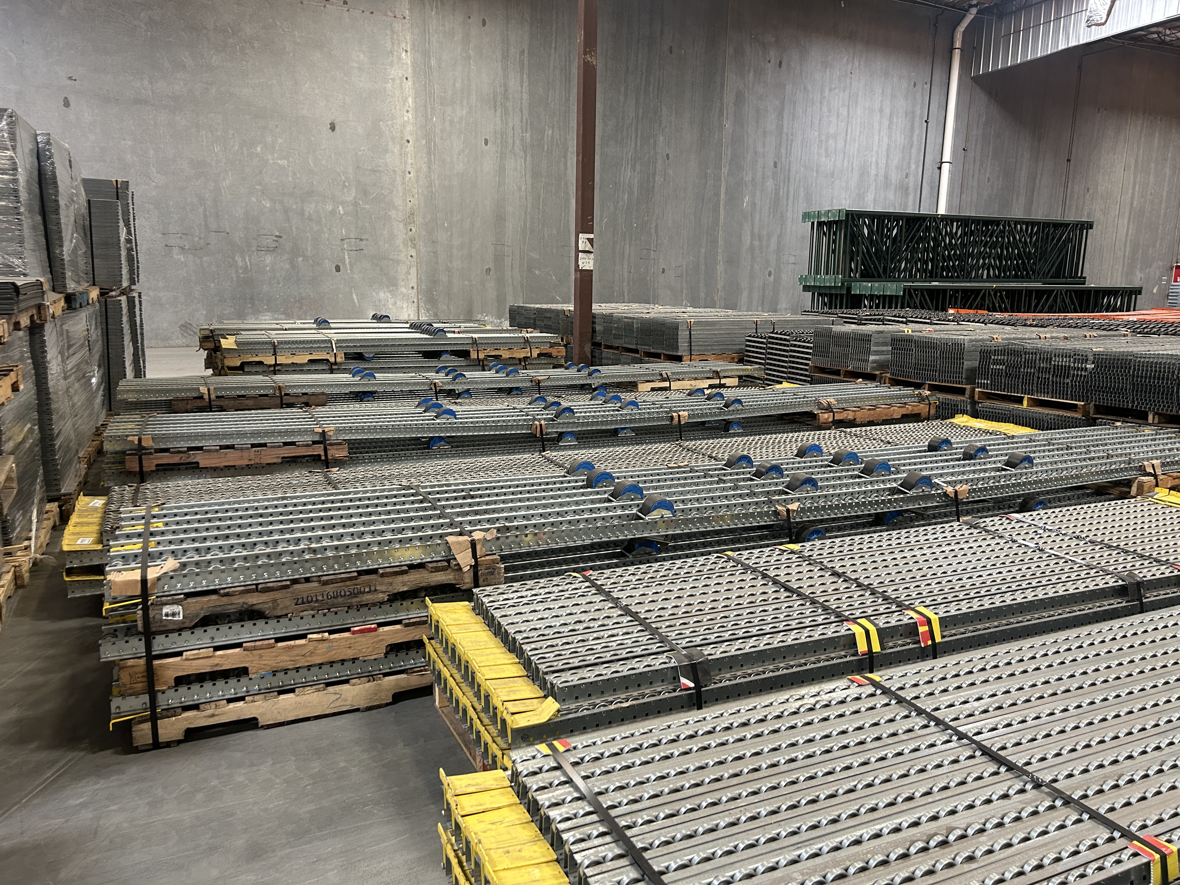 Pallet Flow - 246" x 3" - Sing