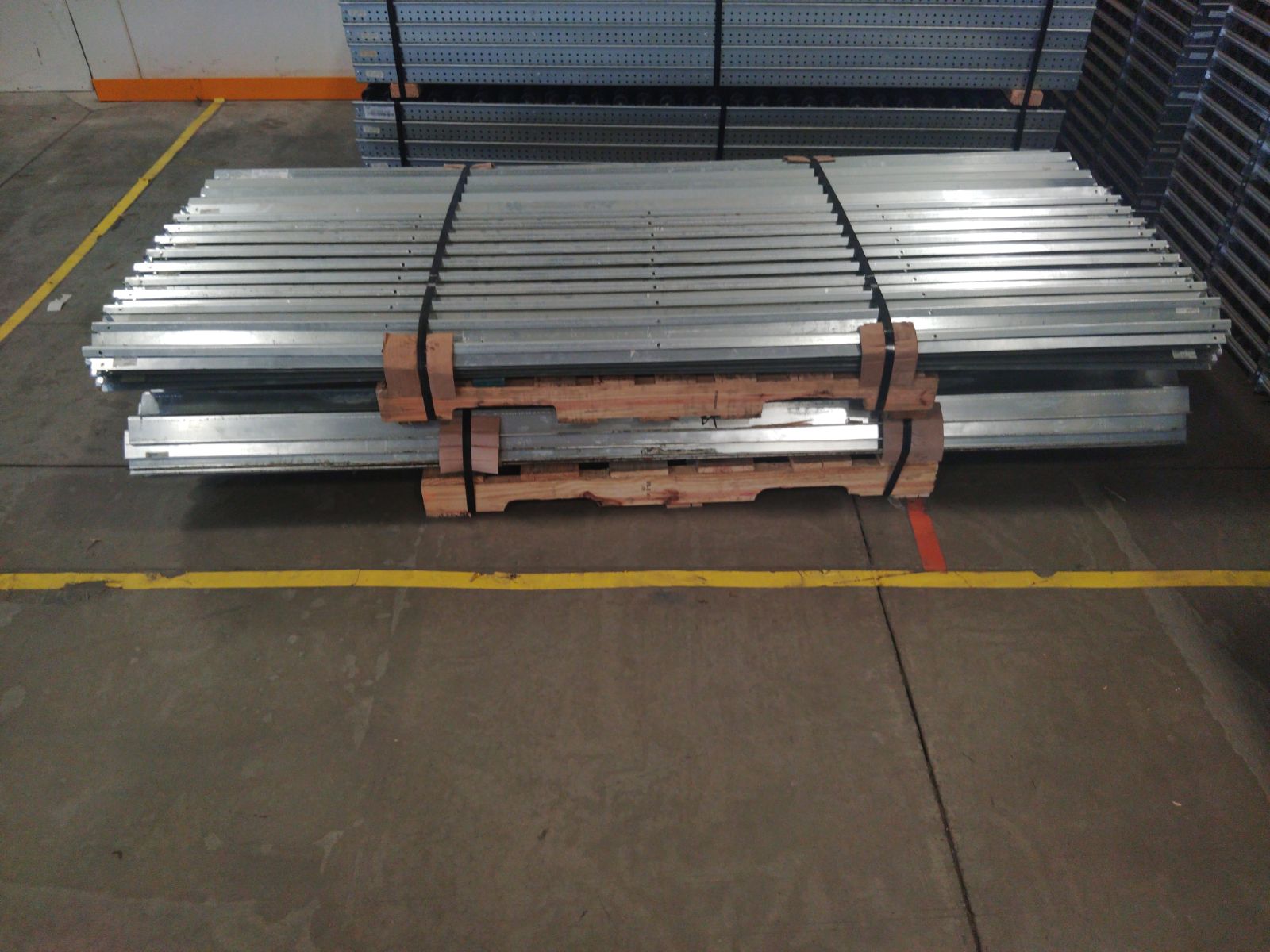 Carton Flow - Front Bracket - 96"