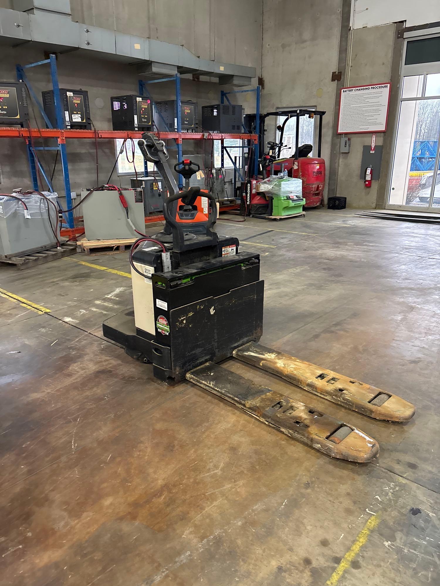 Crown Walkie Rider Single Pallet