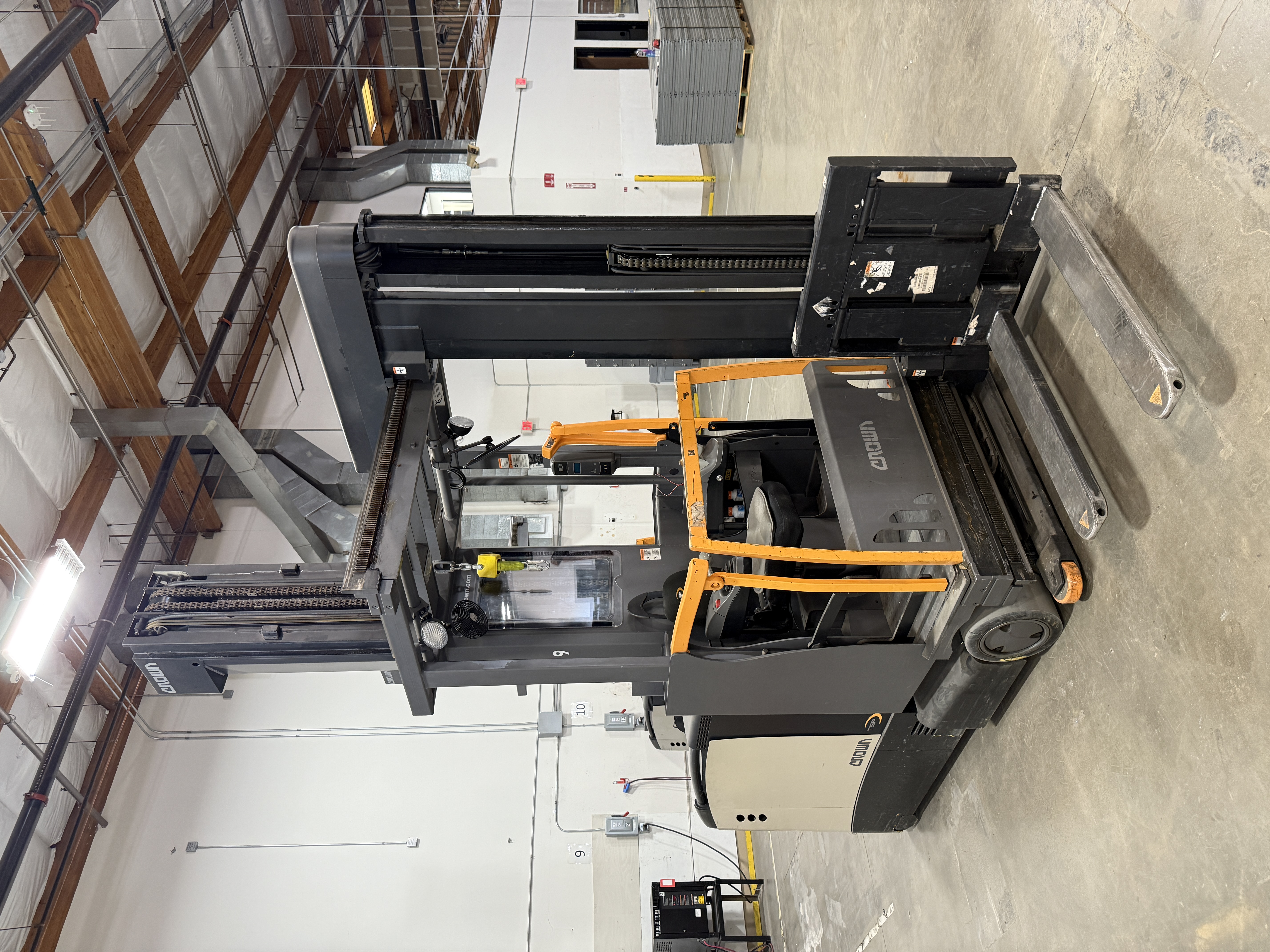 Crown TSP6000-30 Turret Truck - 3000 lb Capacity Very Narrow Aisle Forklift