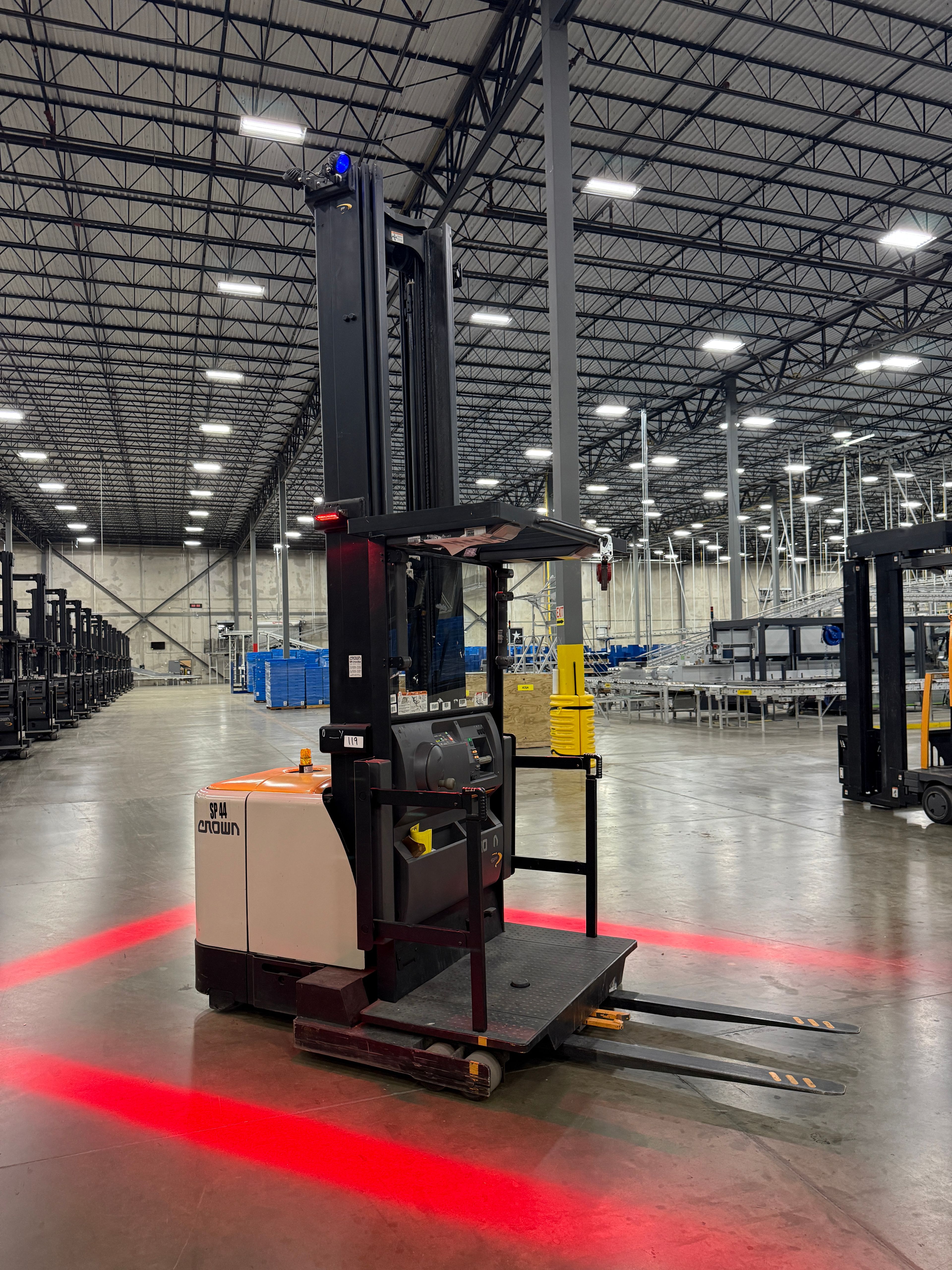 Crown Order Picker - SP-4000