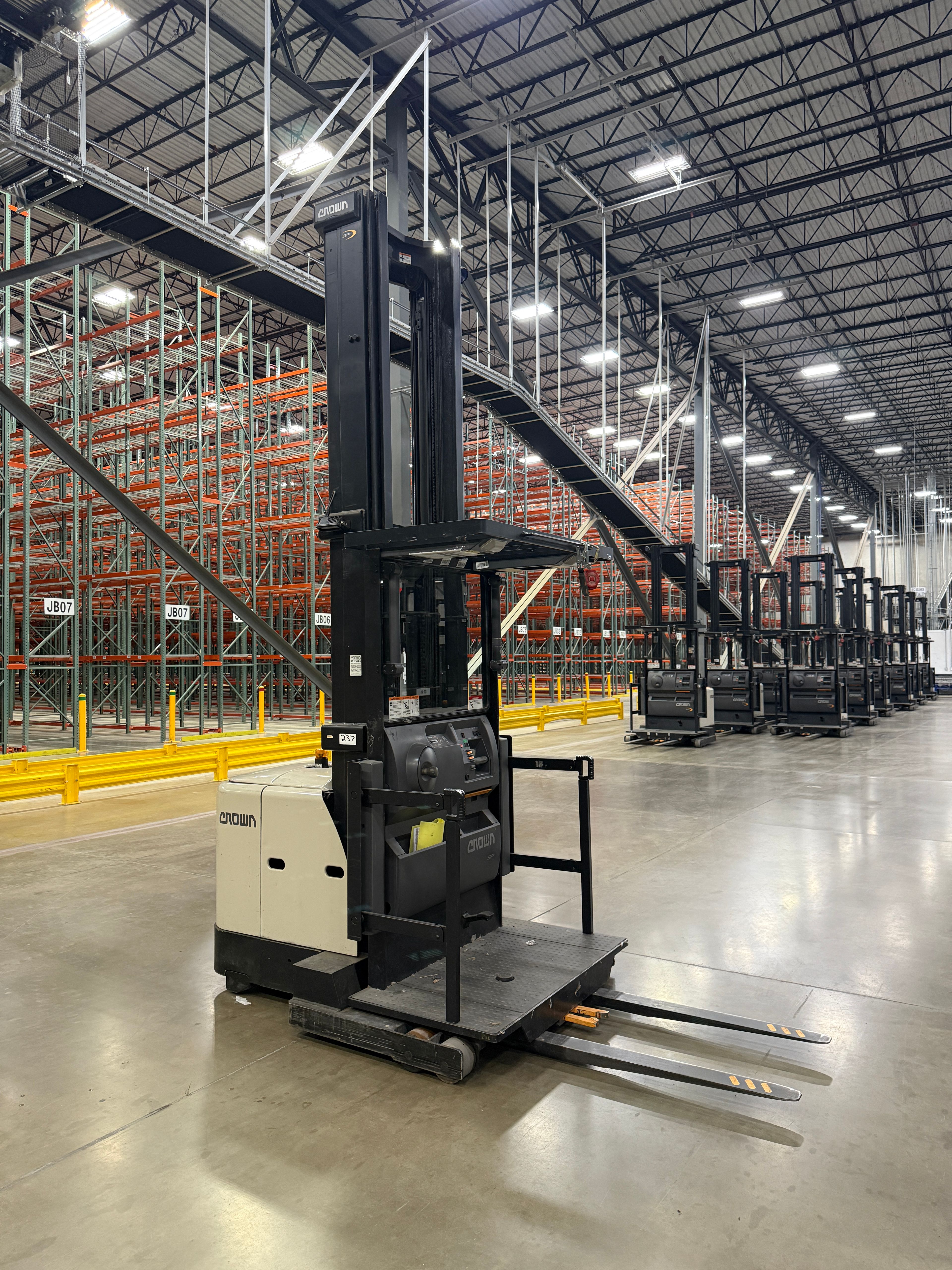 Crown Order Picker - SP-3500