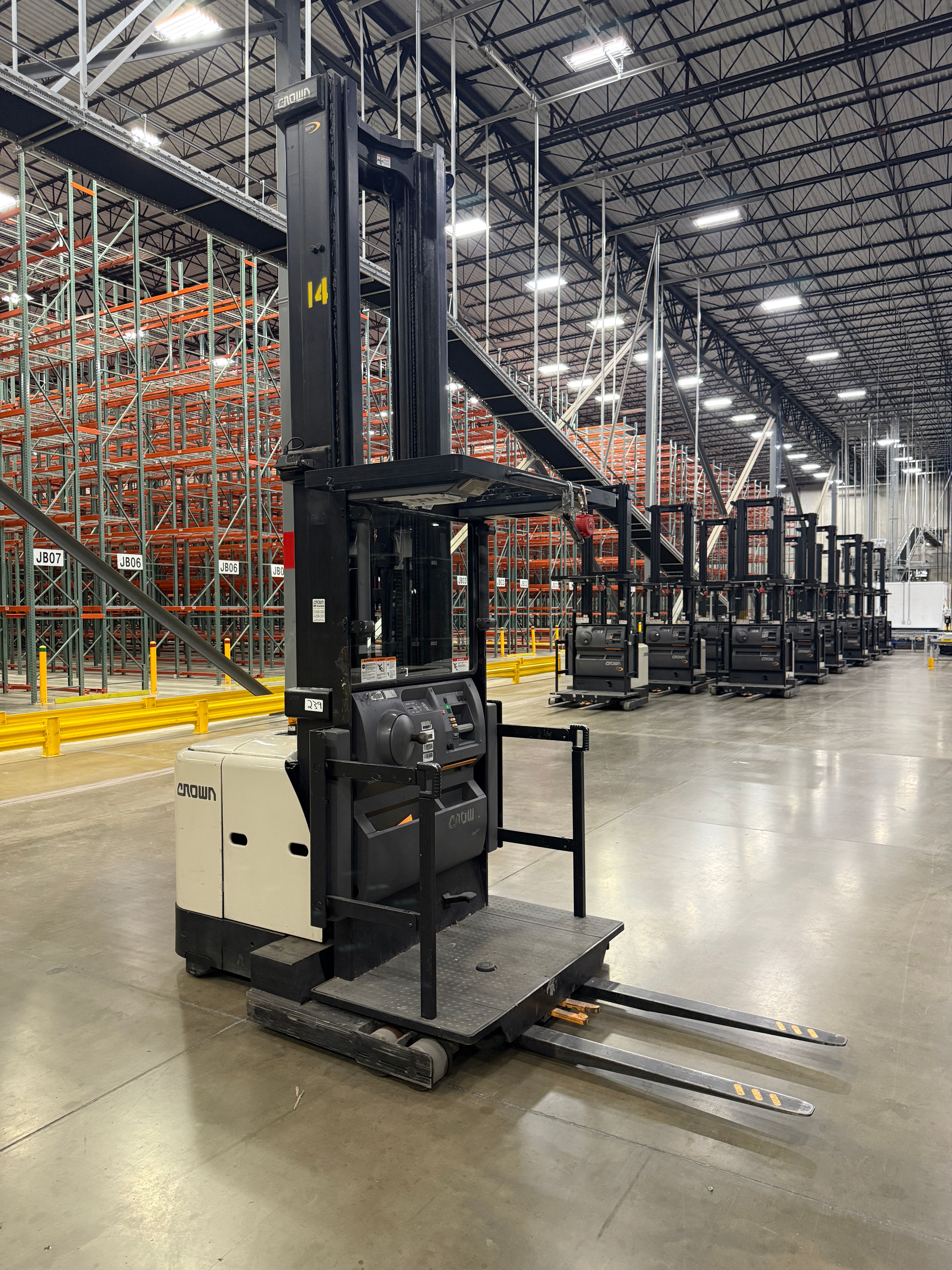 Crown Order Picker - SP-3500