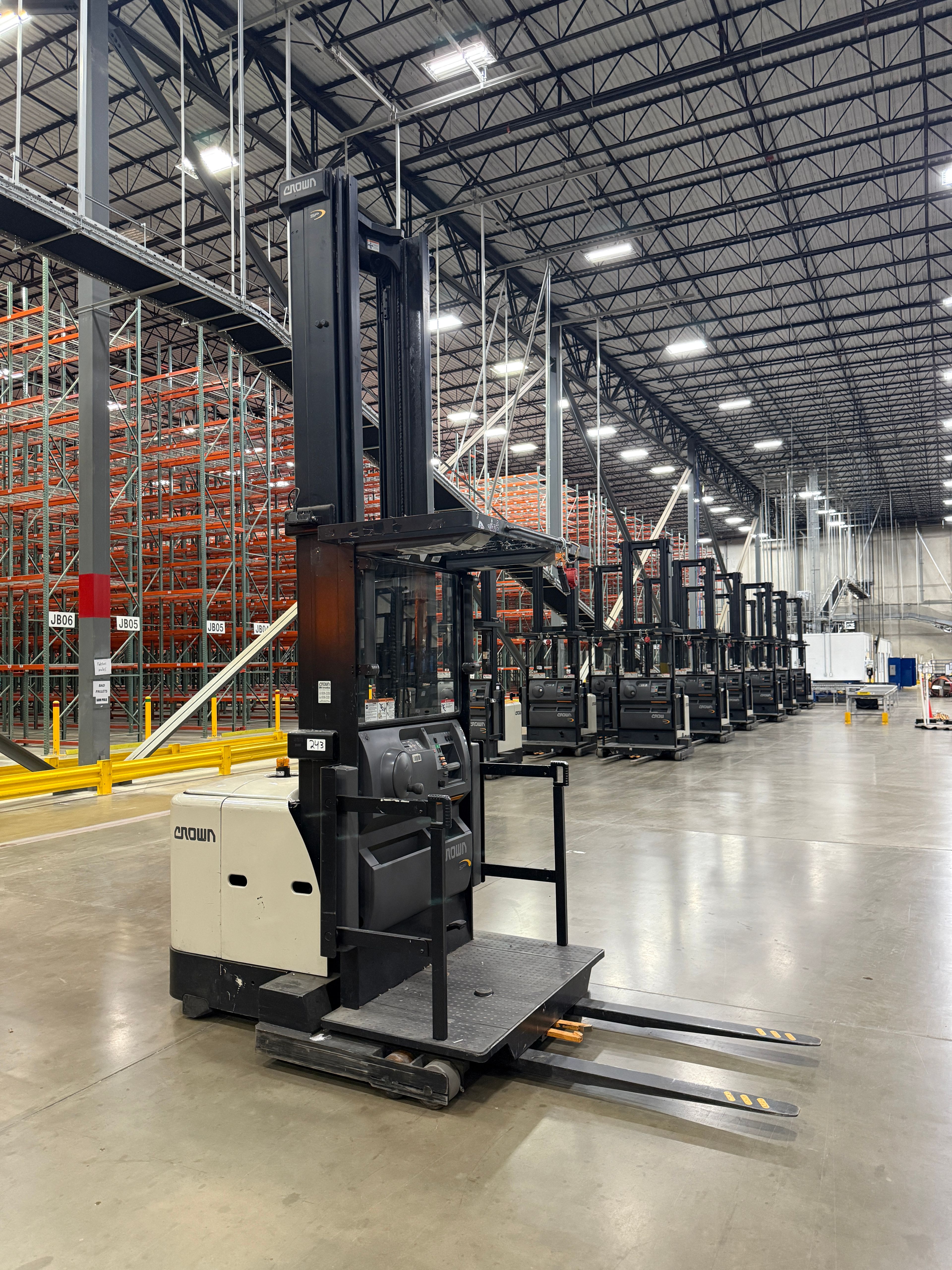 Crown Order Picker - SP-3500