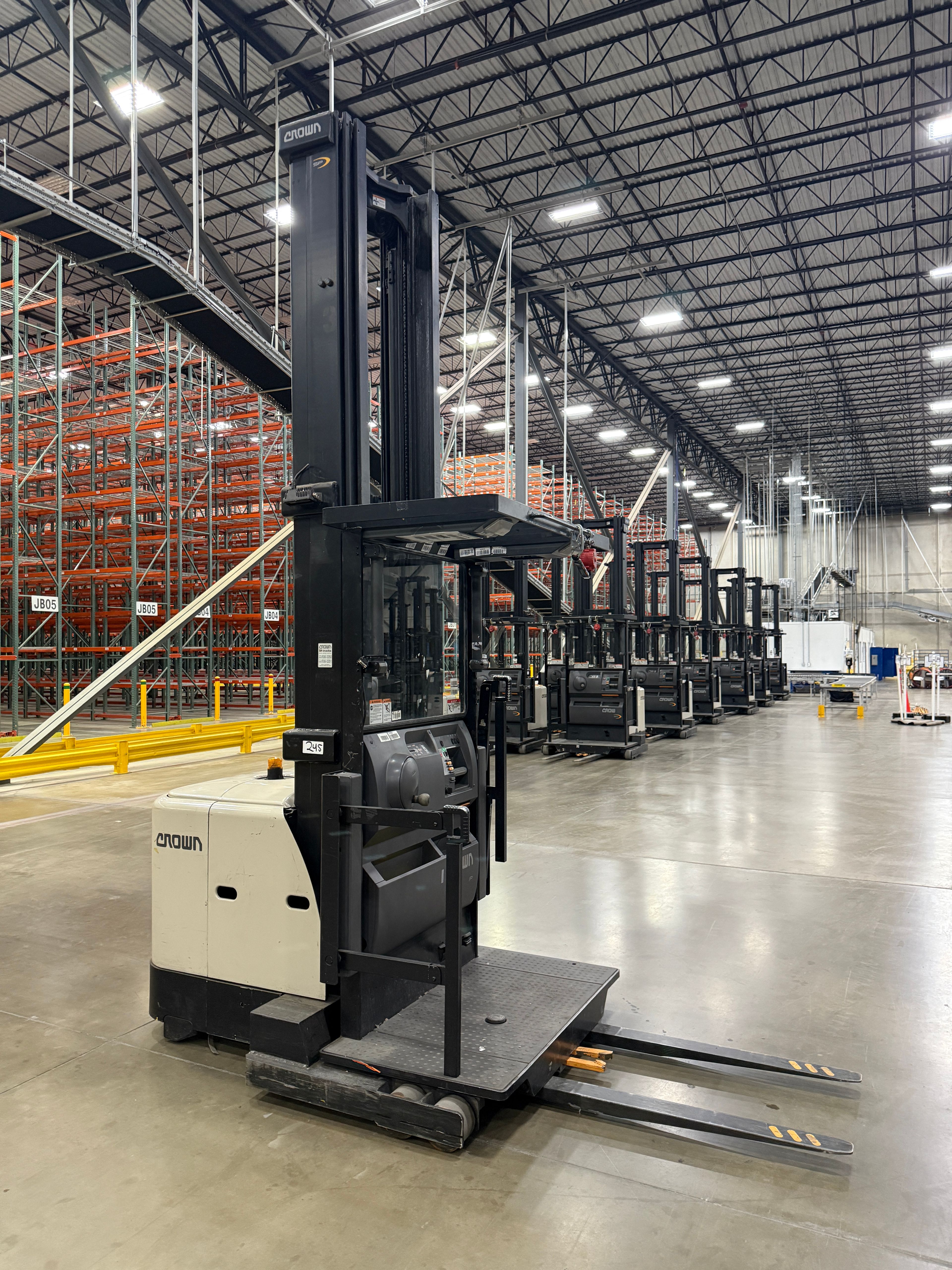 Crown Order Picker - SP-3500
