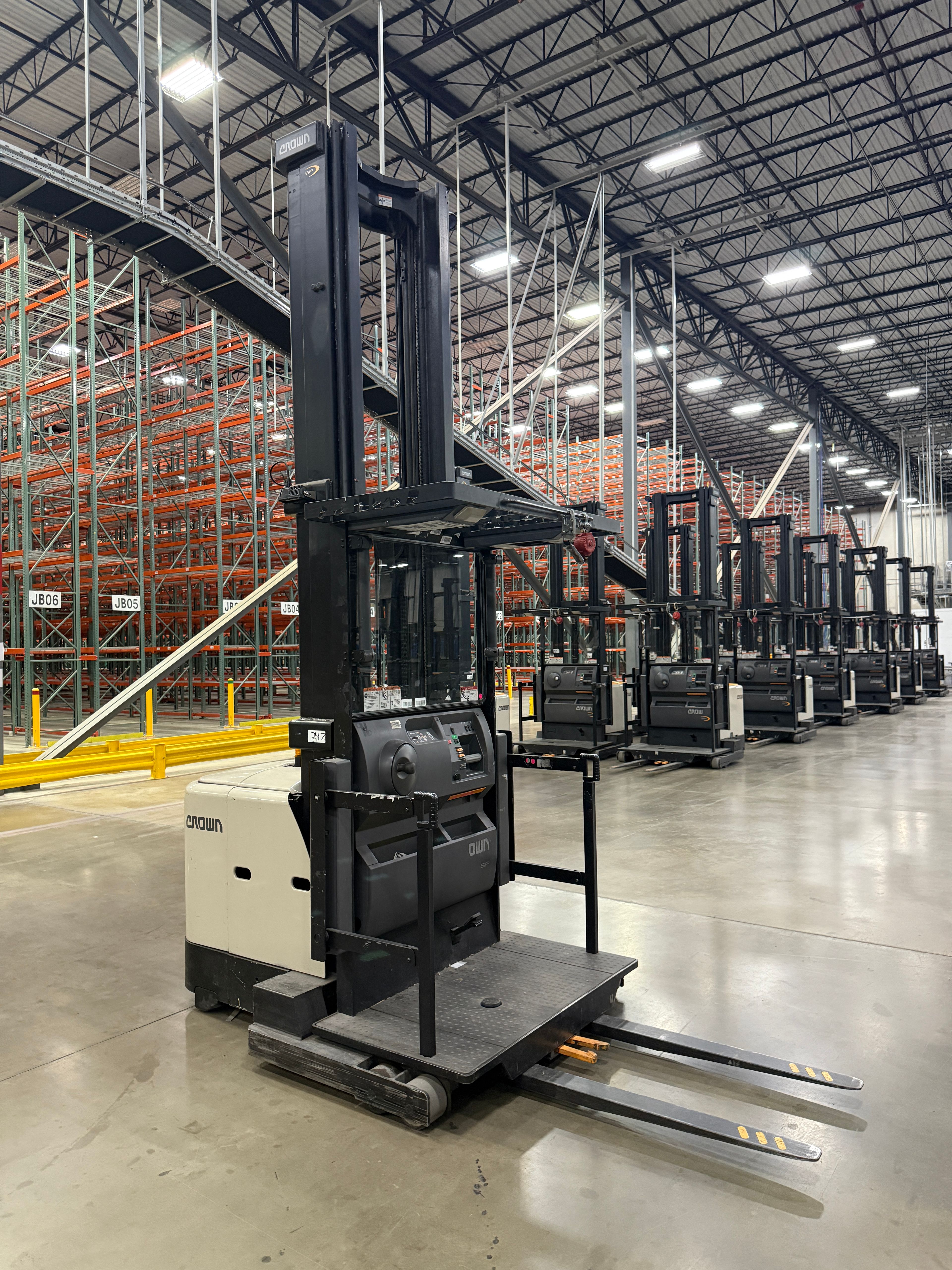 Crown Order Picker - SP-3500