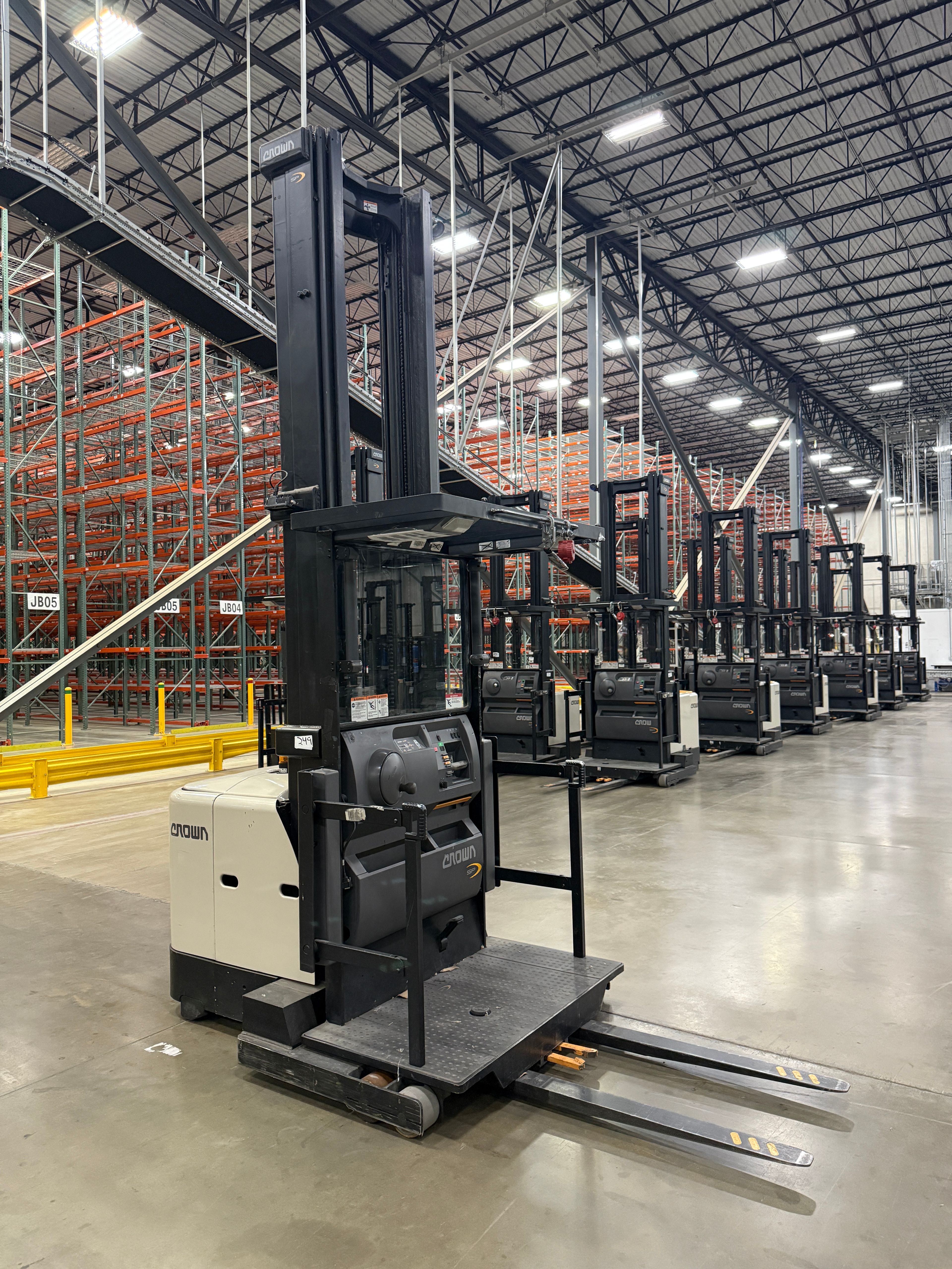Crown Order Picker - SP-3500
