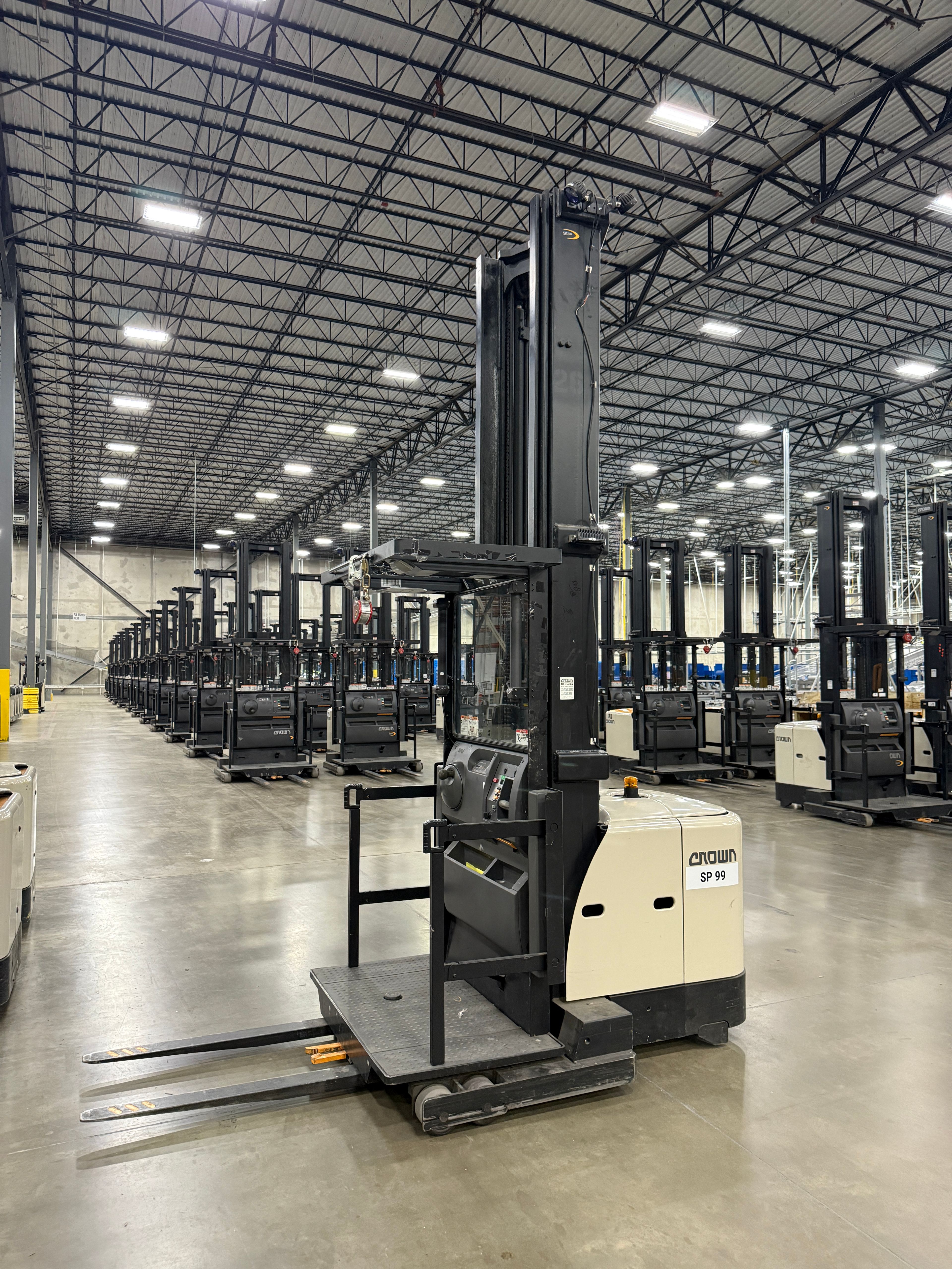 Crown Order Picker - SP-3500