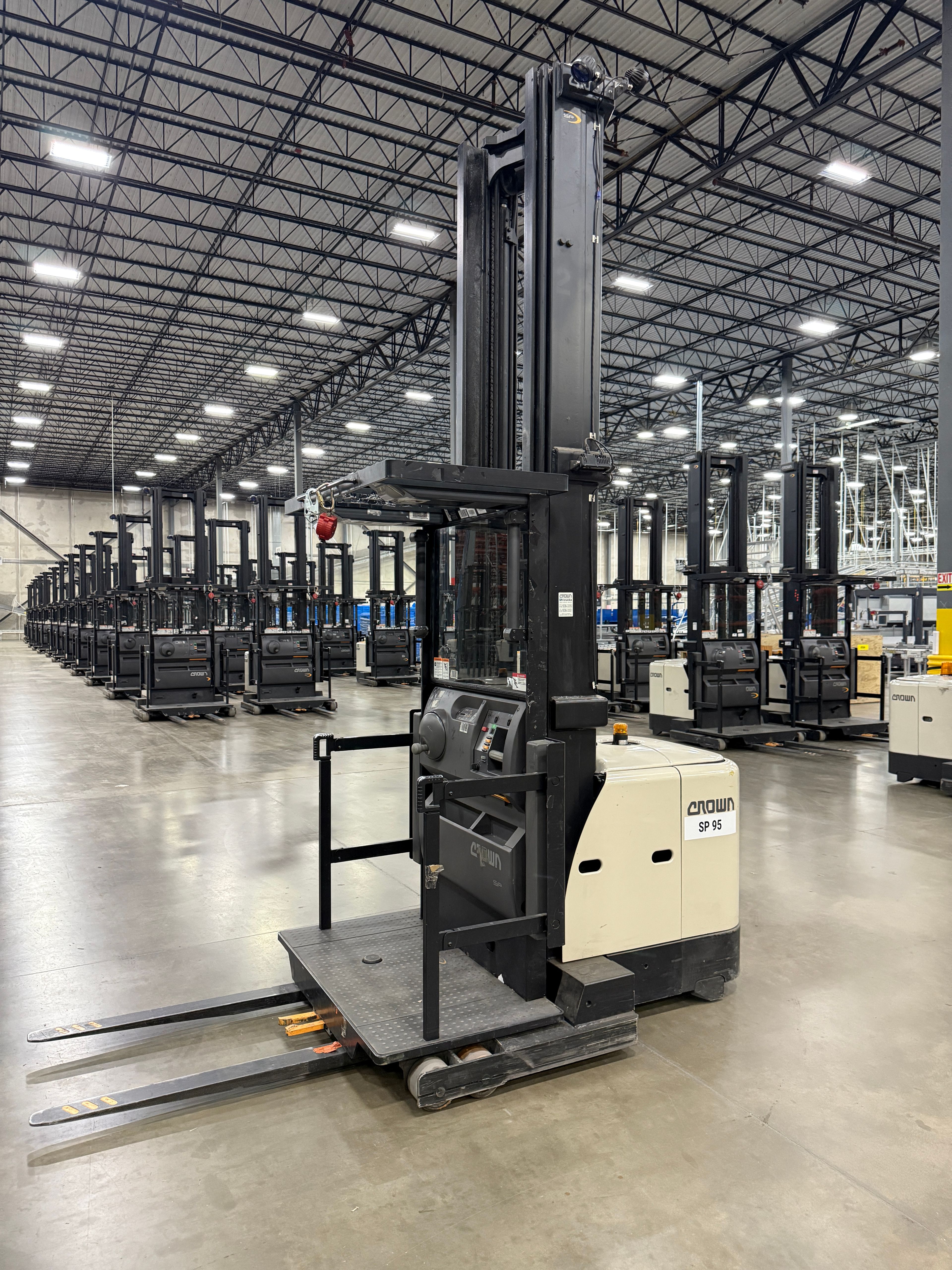 Crown Order Picker - SP-3500