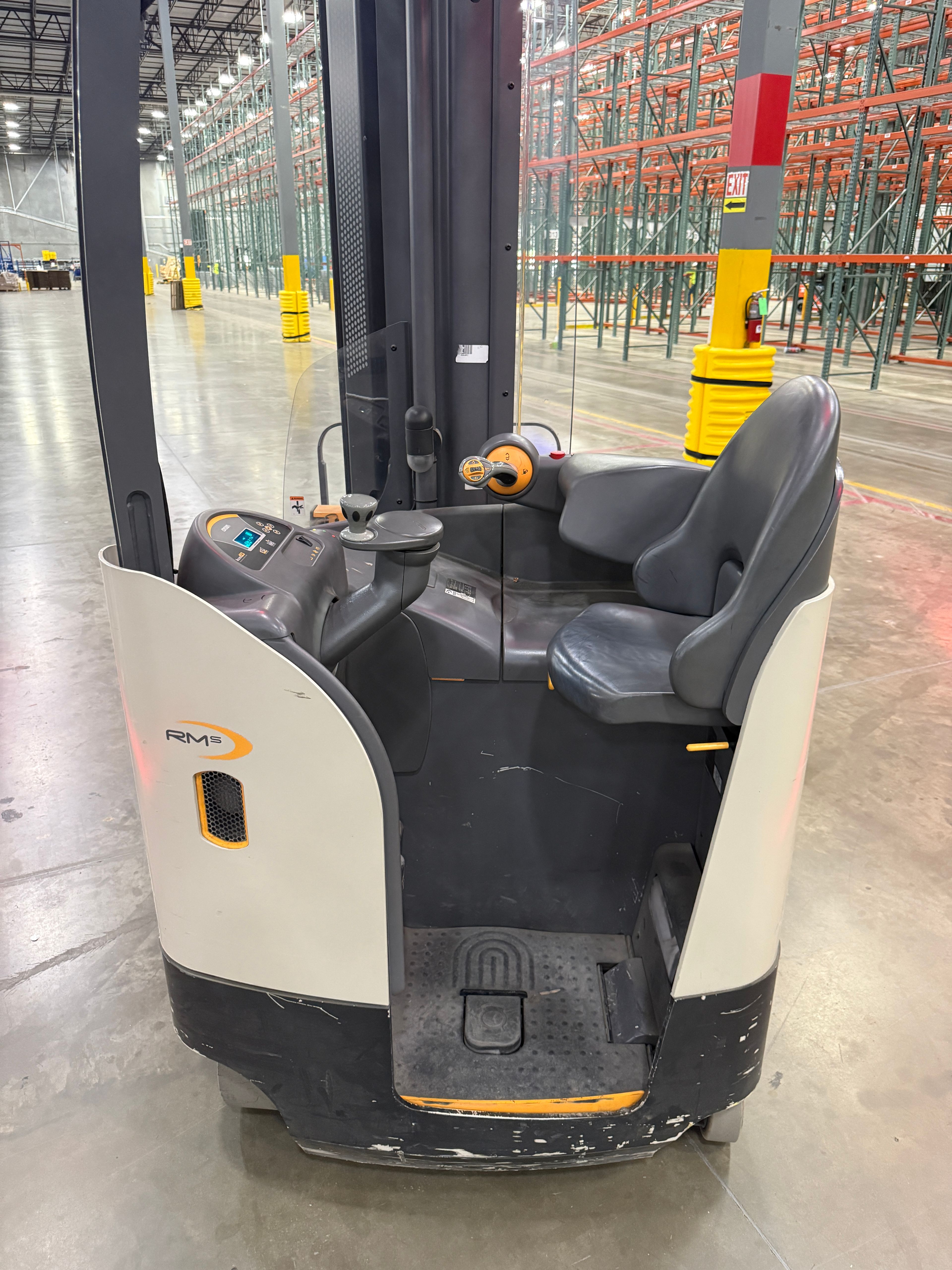 Crown Reach Truck - RM-6000 - Document 4