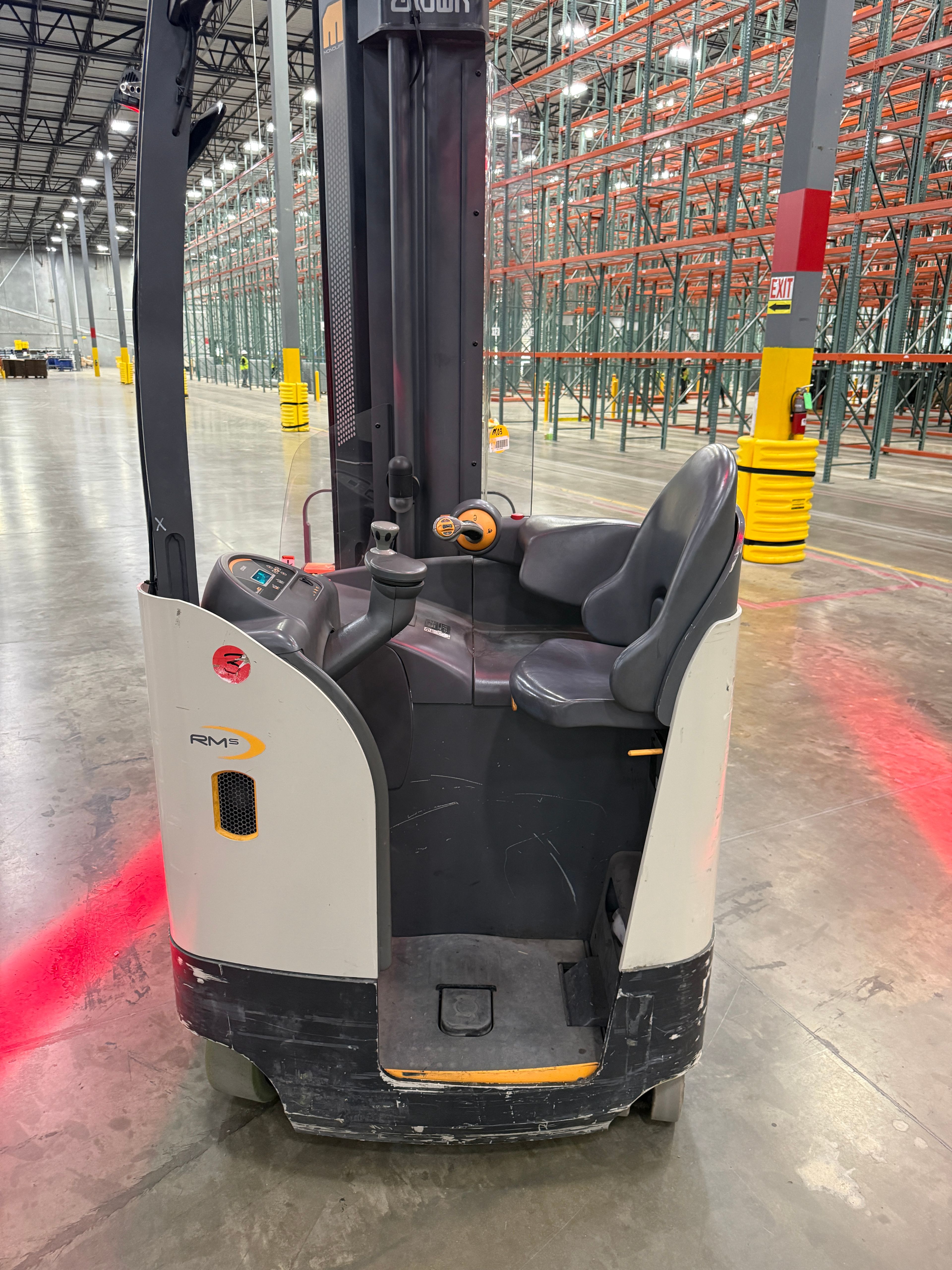 Crown Reach Truck - RM-6000 - Document 4