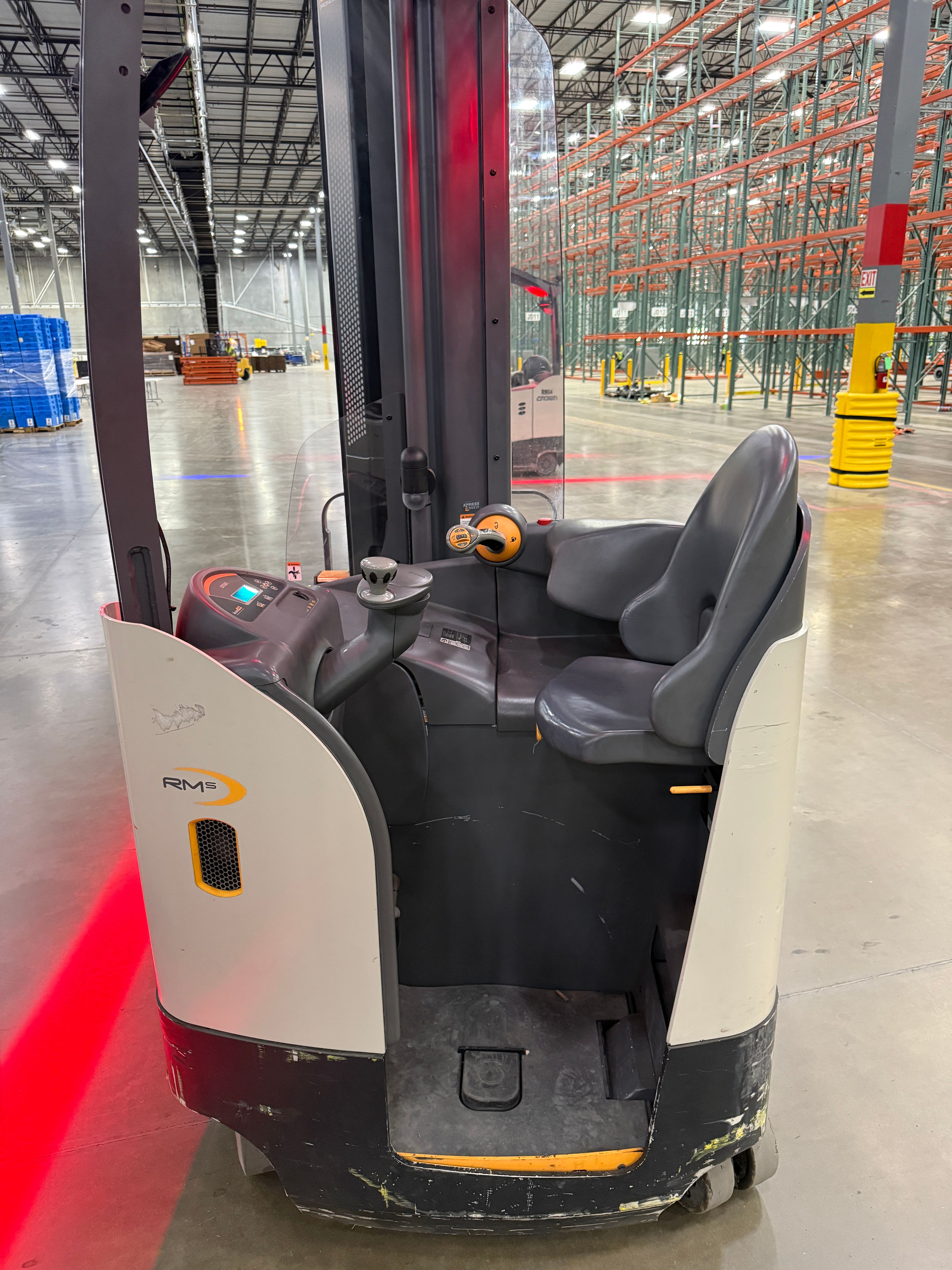 Crown Reach Truck - RM-6000 - Document 4