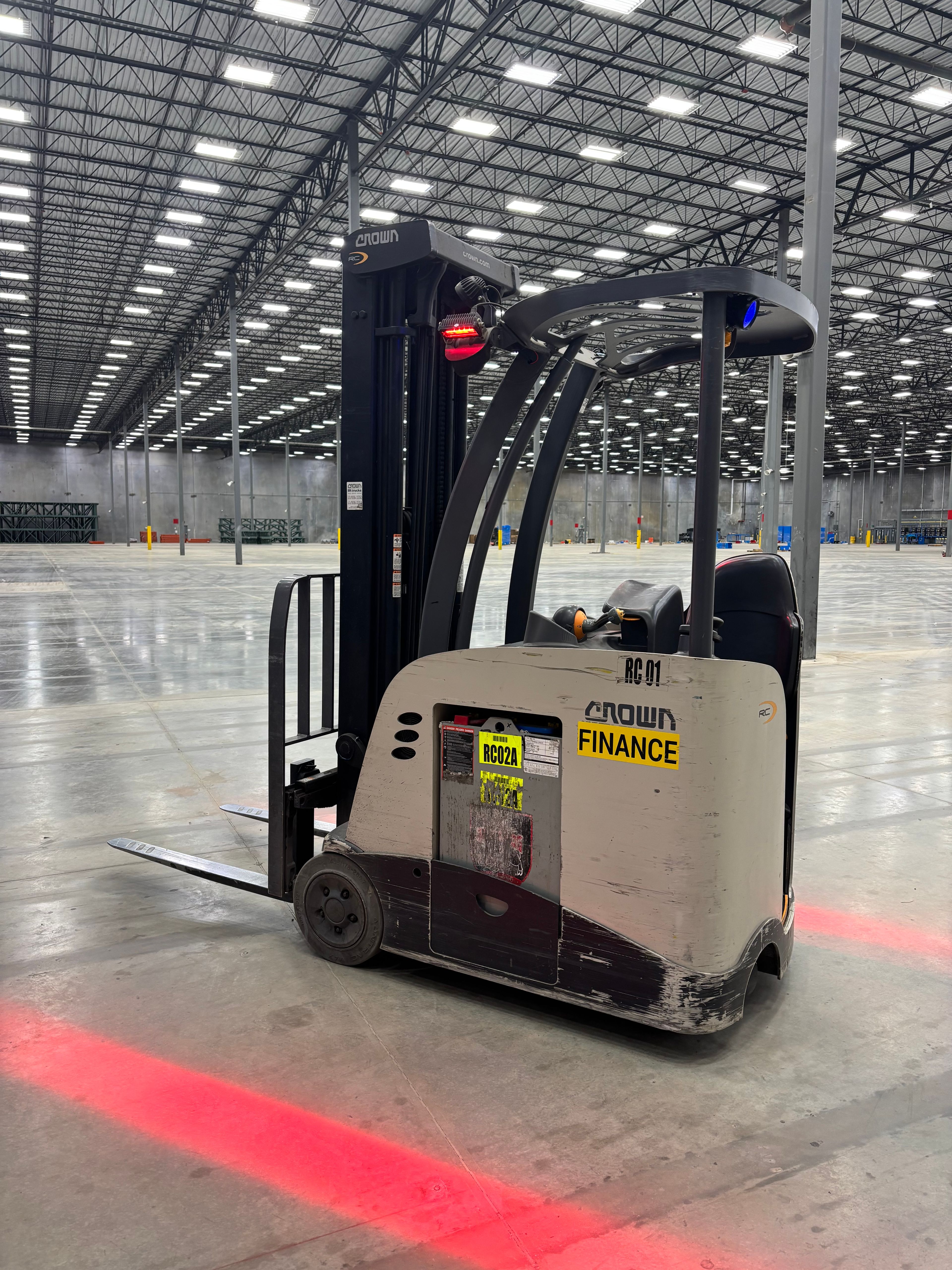 Crown RC5535 Stand up Counterbalance Forklift - Document 1
