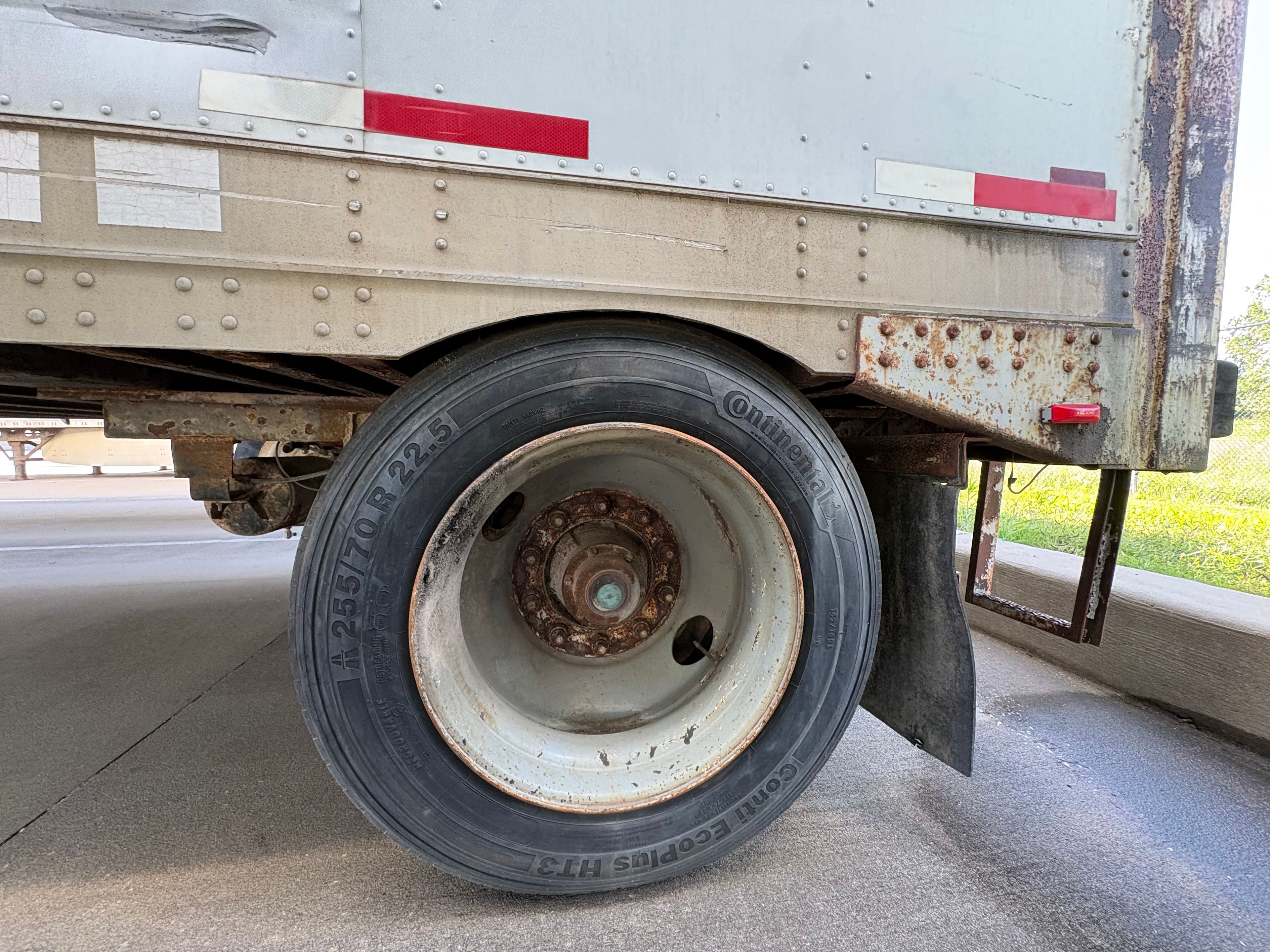 Fruehauf Box Trailer - 28' Standard Box Trailer Model - Document 4