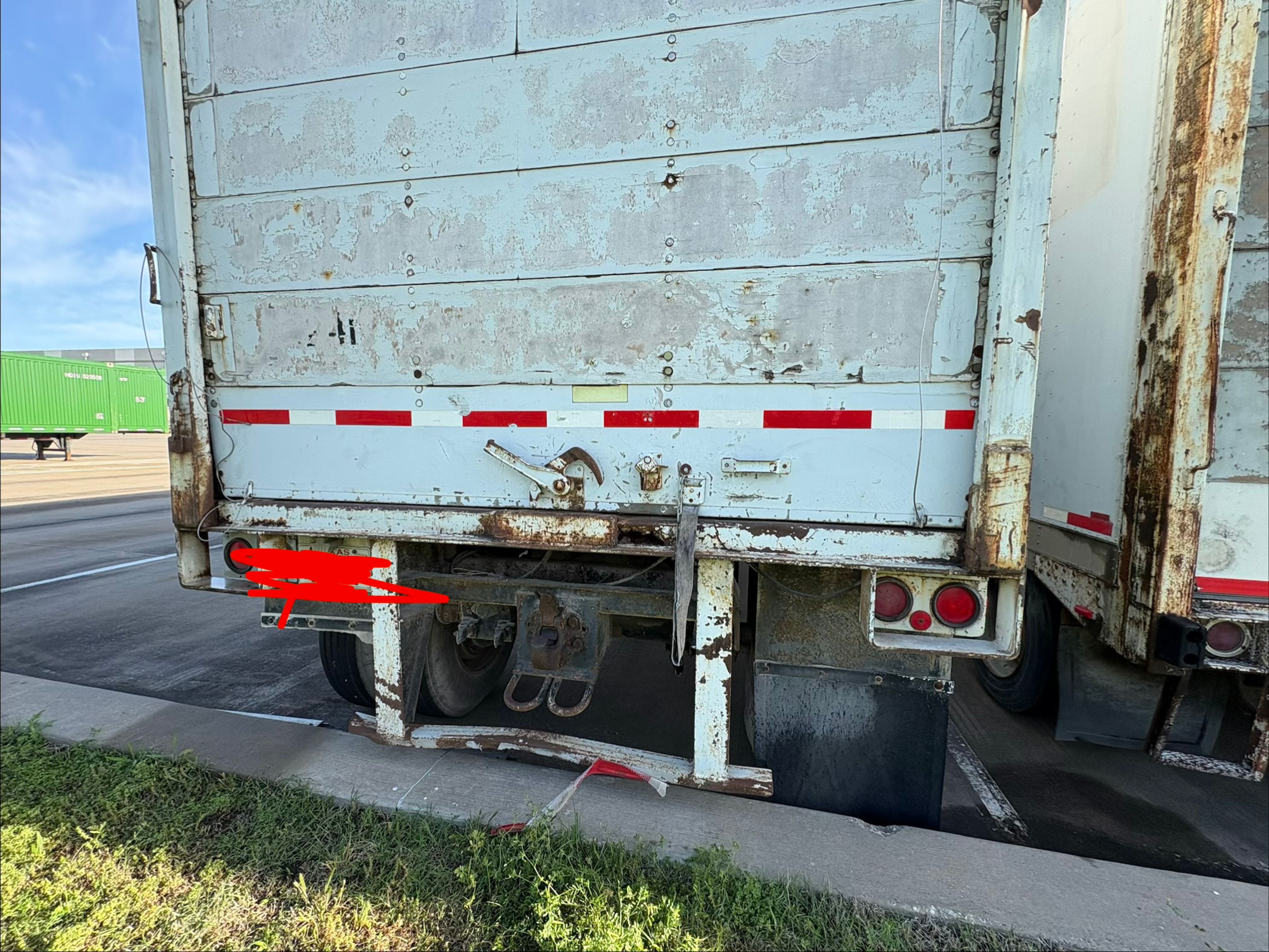 Fruehauf Box Trailer - 28' Standard Box Trailer - **BAD DOOR ** - Document 6