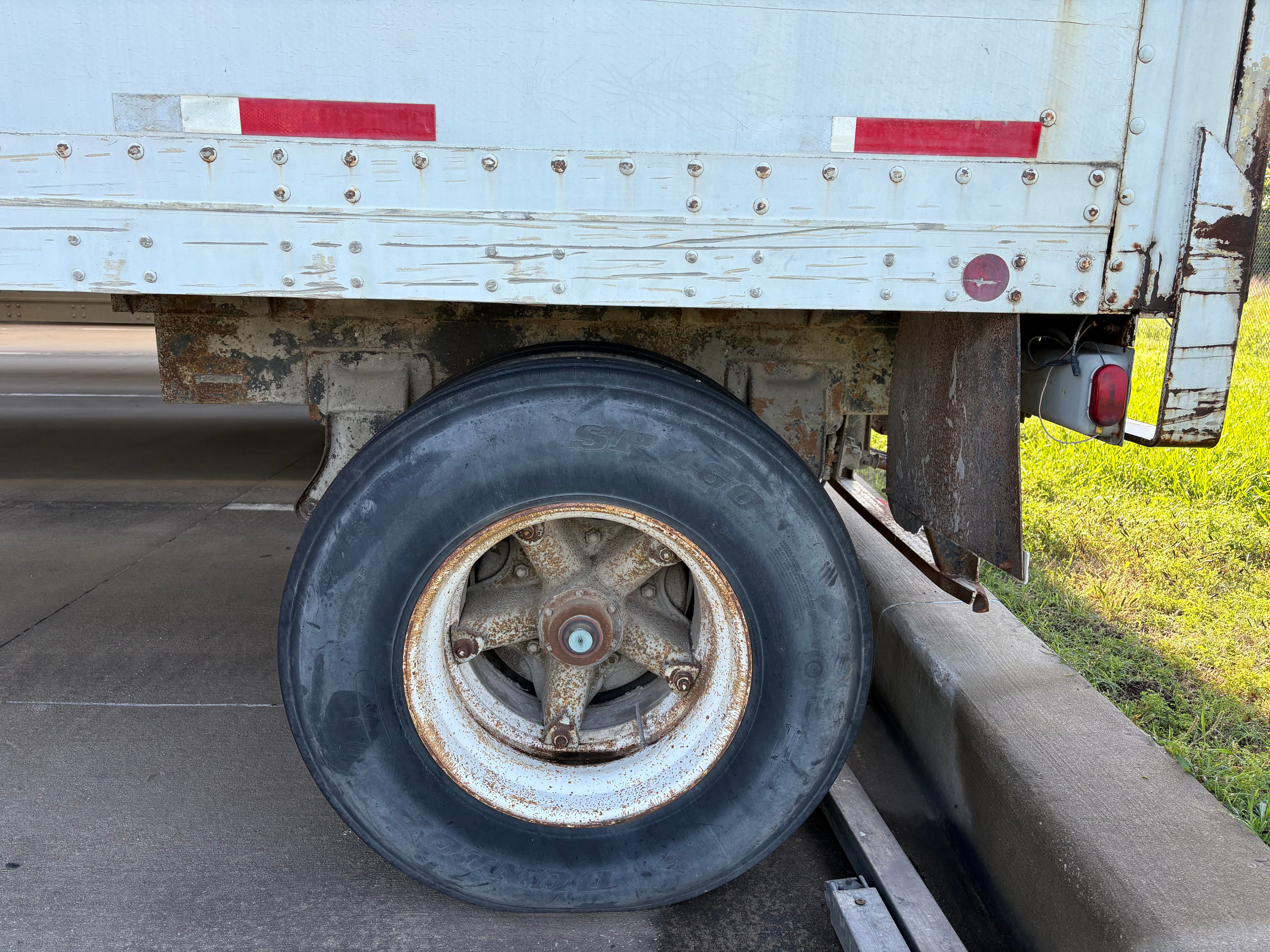 Fruehauf Box Trailer - 28' Standard Box Trailer - **BAD DOOR ** - Document 4