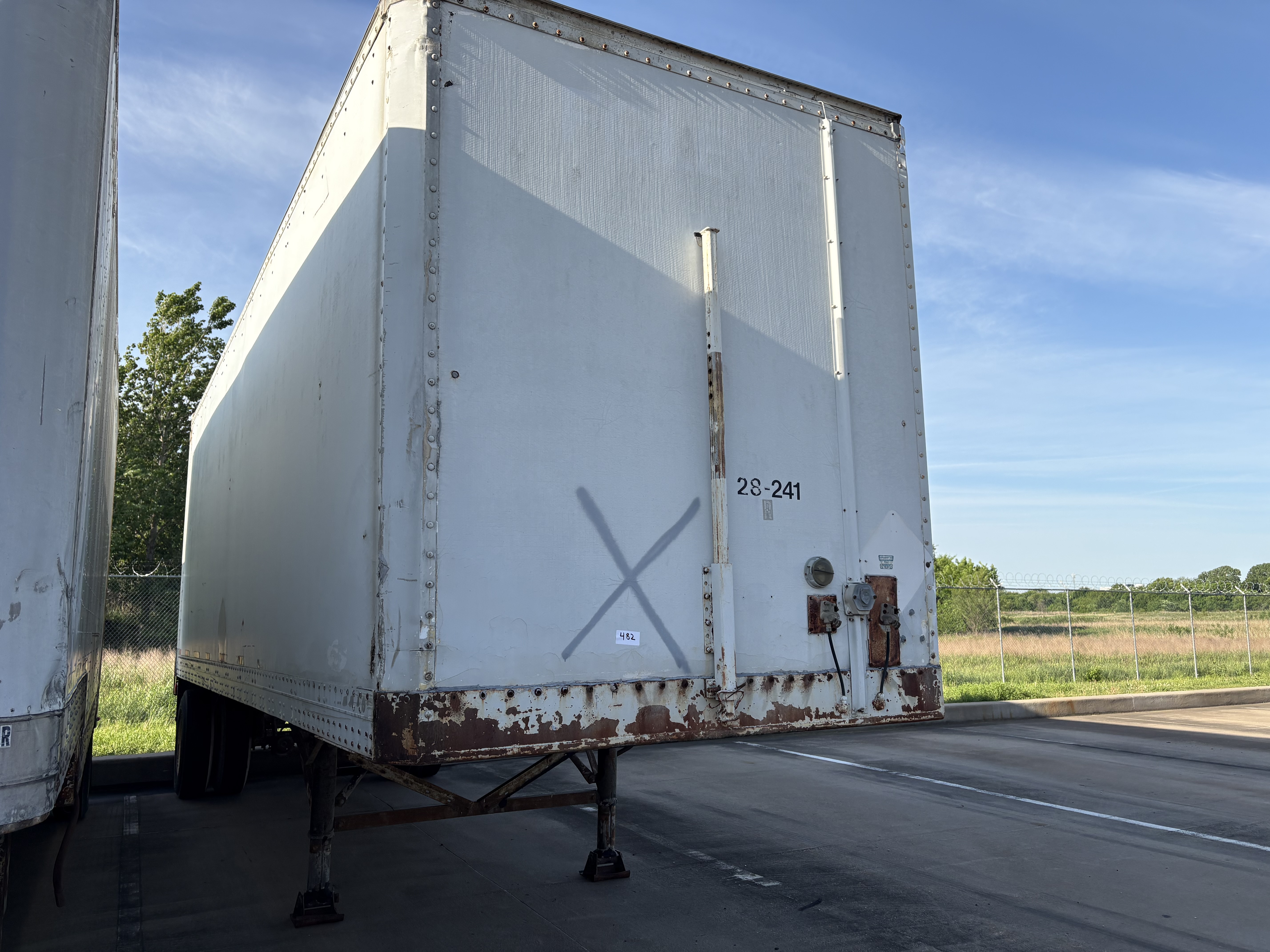 Fruehauf Box Trailer - 28' Standard Box Trailer - **BAD DOOR **