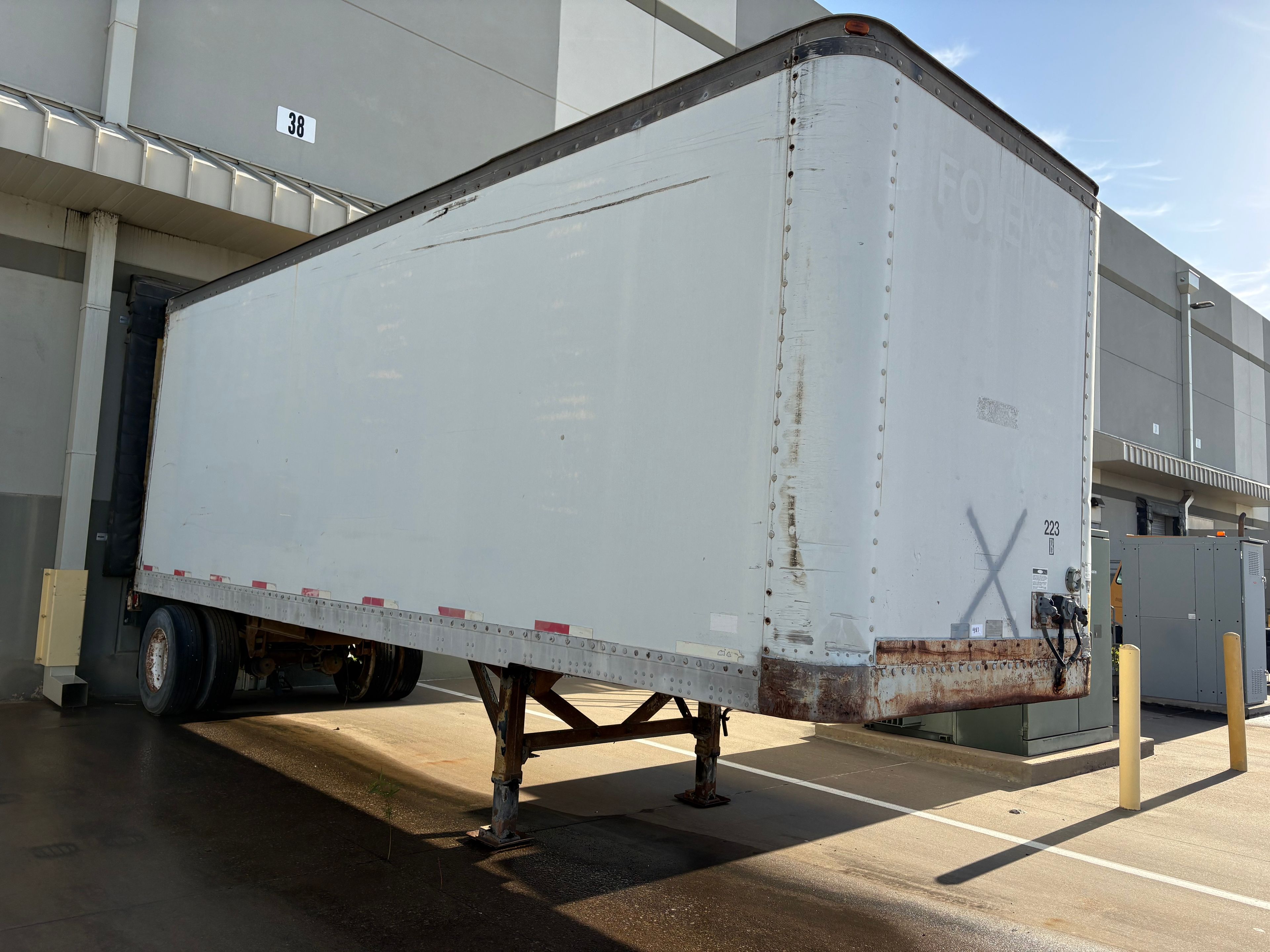 Fruehauf Box Trailer - 28' Standard Box Trailer