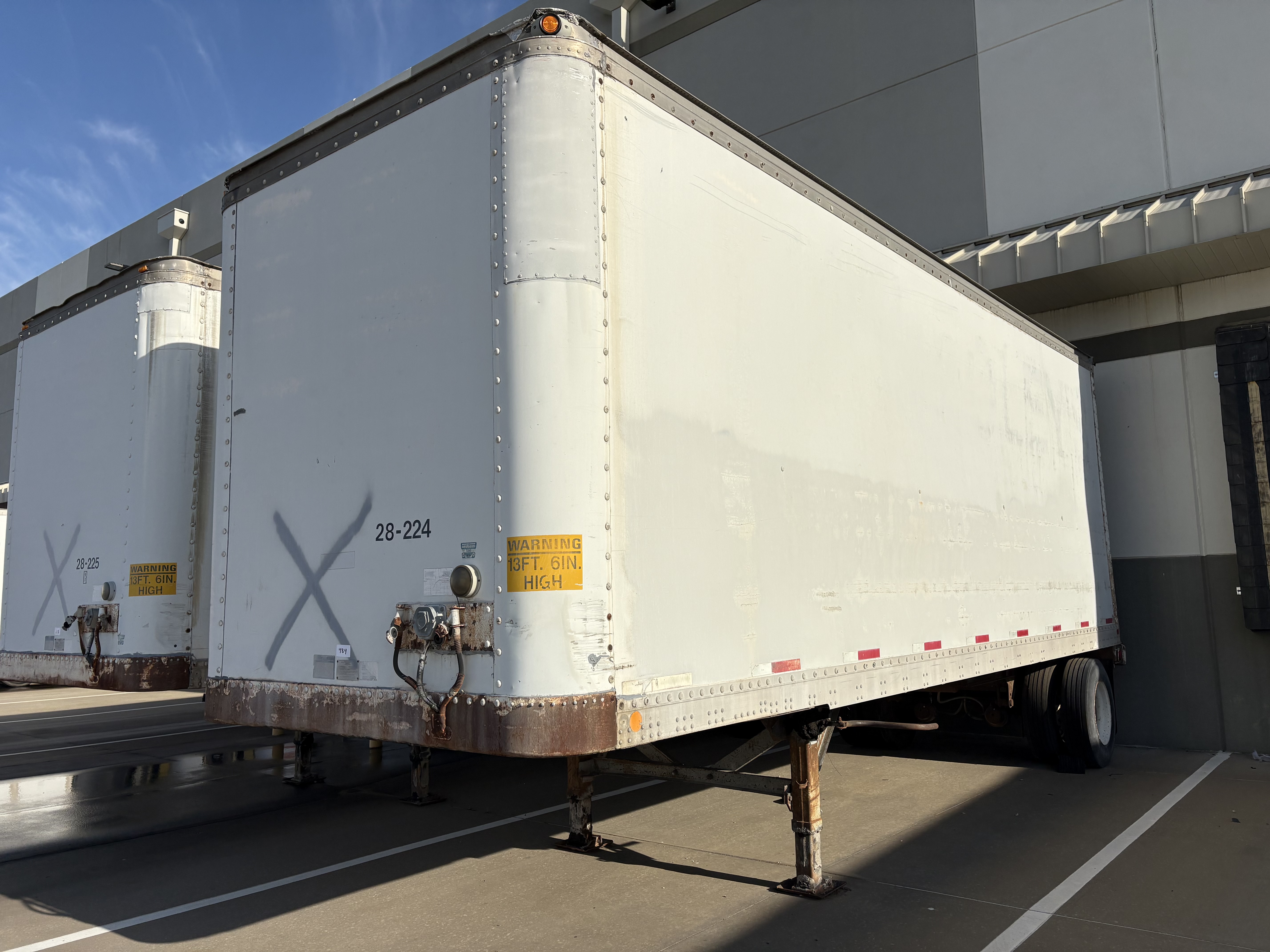 Fruehauf Box Trailer - 28' Standard Box Trailer