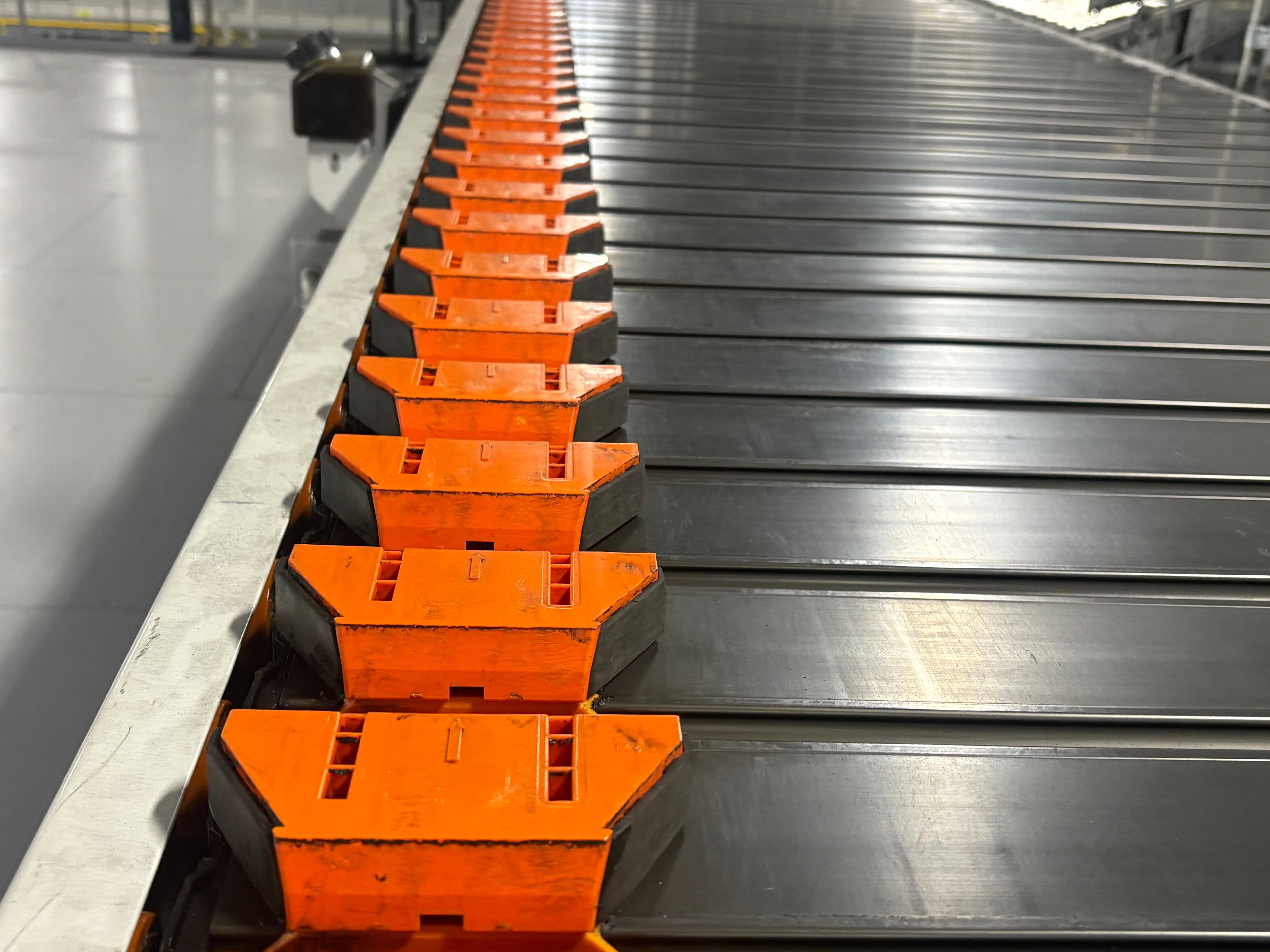 Dematic High-Rate Slat Sorter - Model 2420 RS200 Plus - 48' 4" x 54" x 39" - Document 4