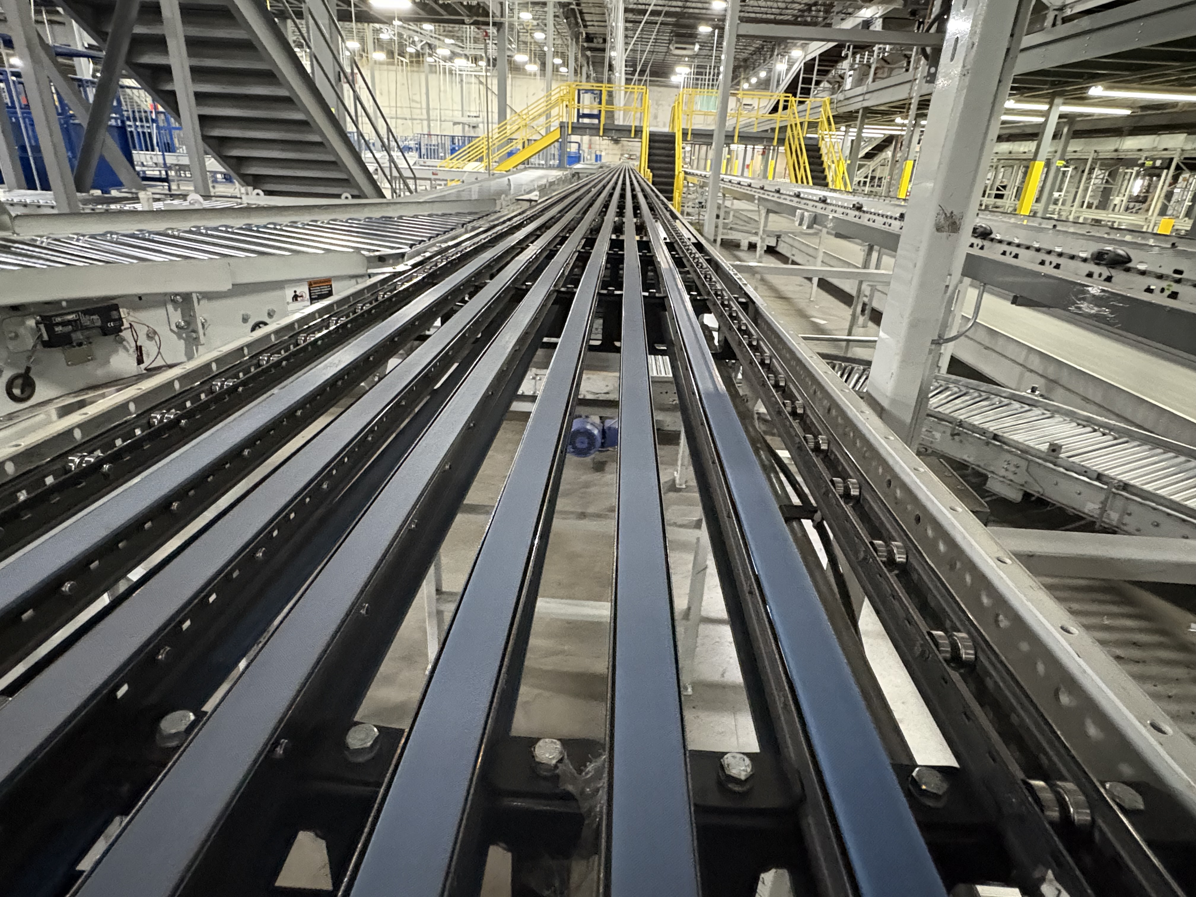 TGW Narrow Belt Sorter - NBS 30/90 - 147' 8" x 30" x 22" - 4 Send-offs