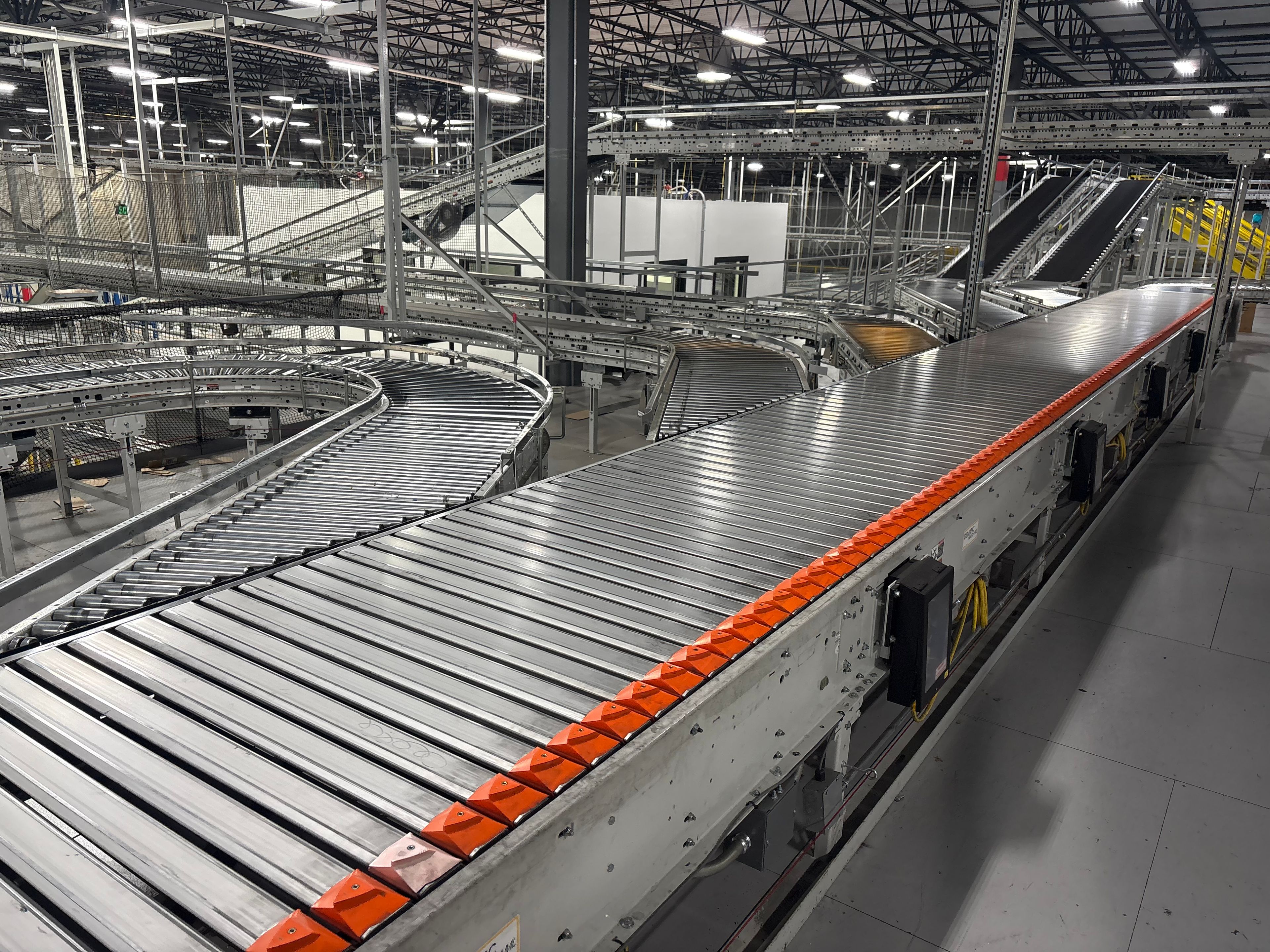 Dematic Mid-Rate Slat Sorter - Model Flex sort ML - 51' 1" x 46" x 33" - Document 9