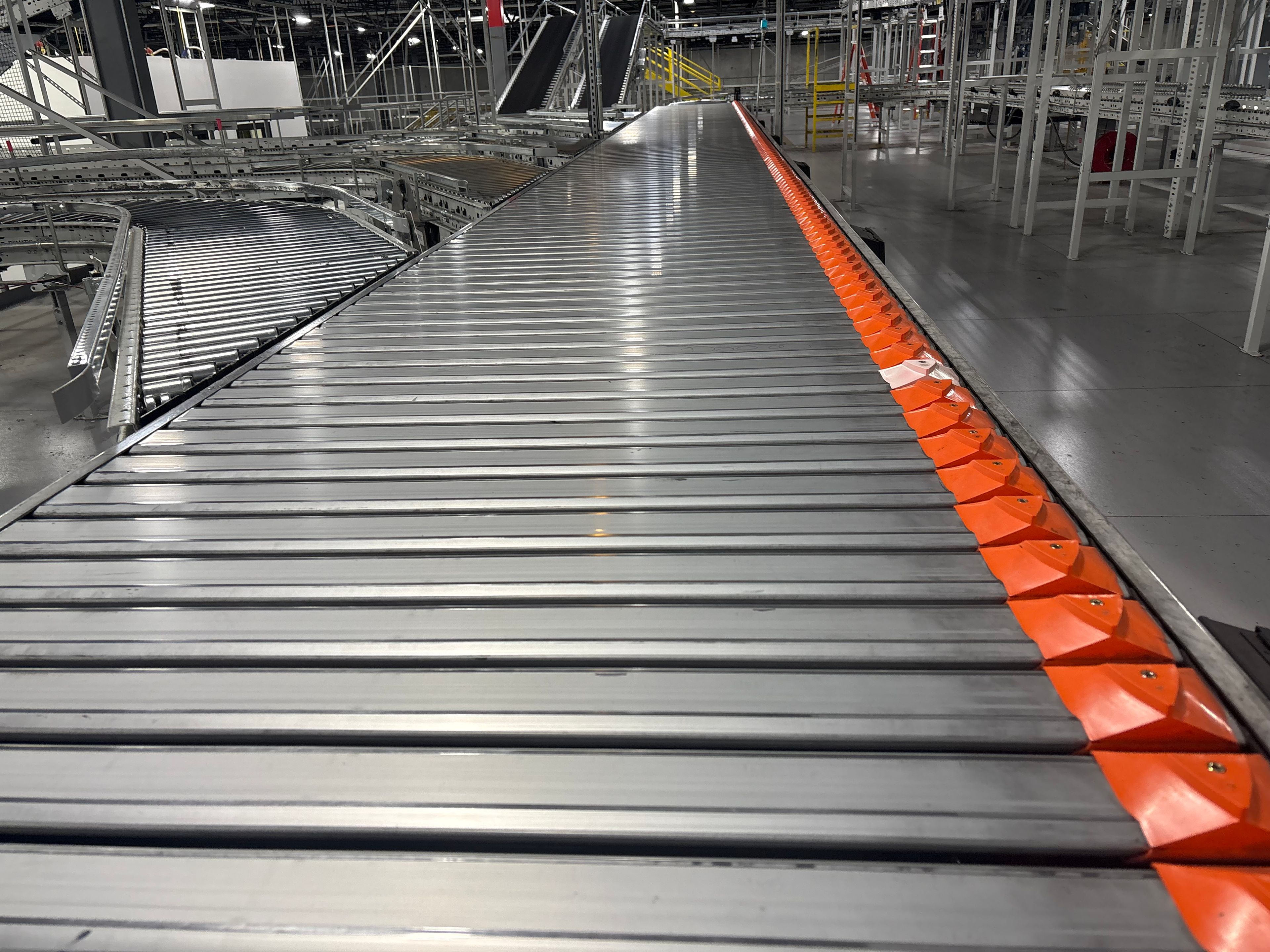 Dematic Mid-Rate Slat Sorter - Model Flex sort ML - 51' 1" x 46" x 33" - Document 8