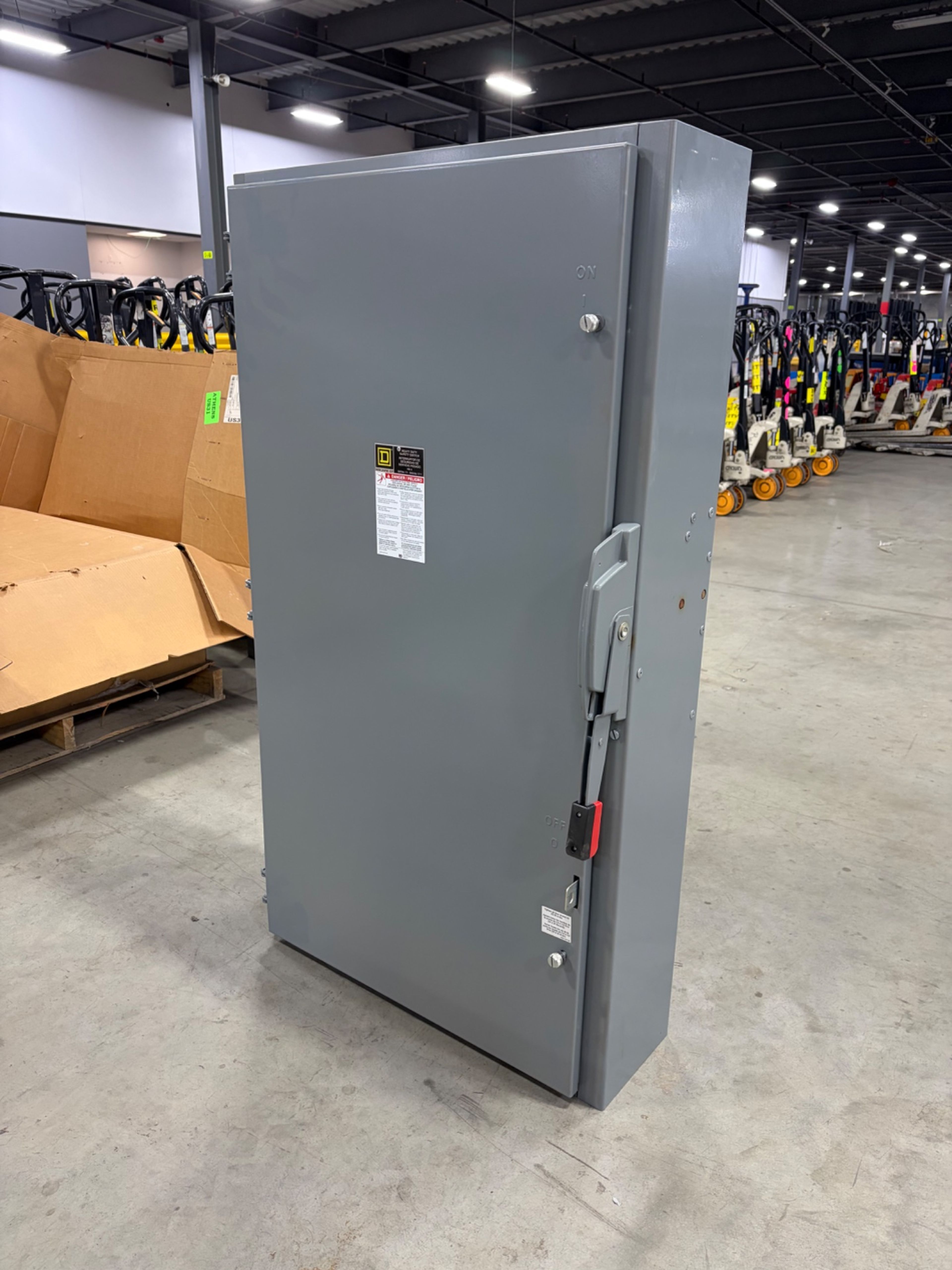 Square D H365 400A Heavy-Duty Fusible Safety Switch - Document 2
