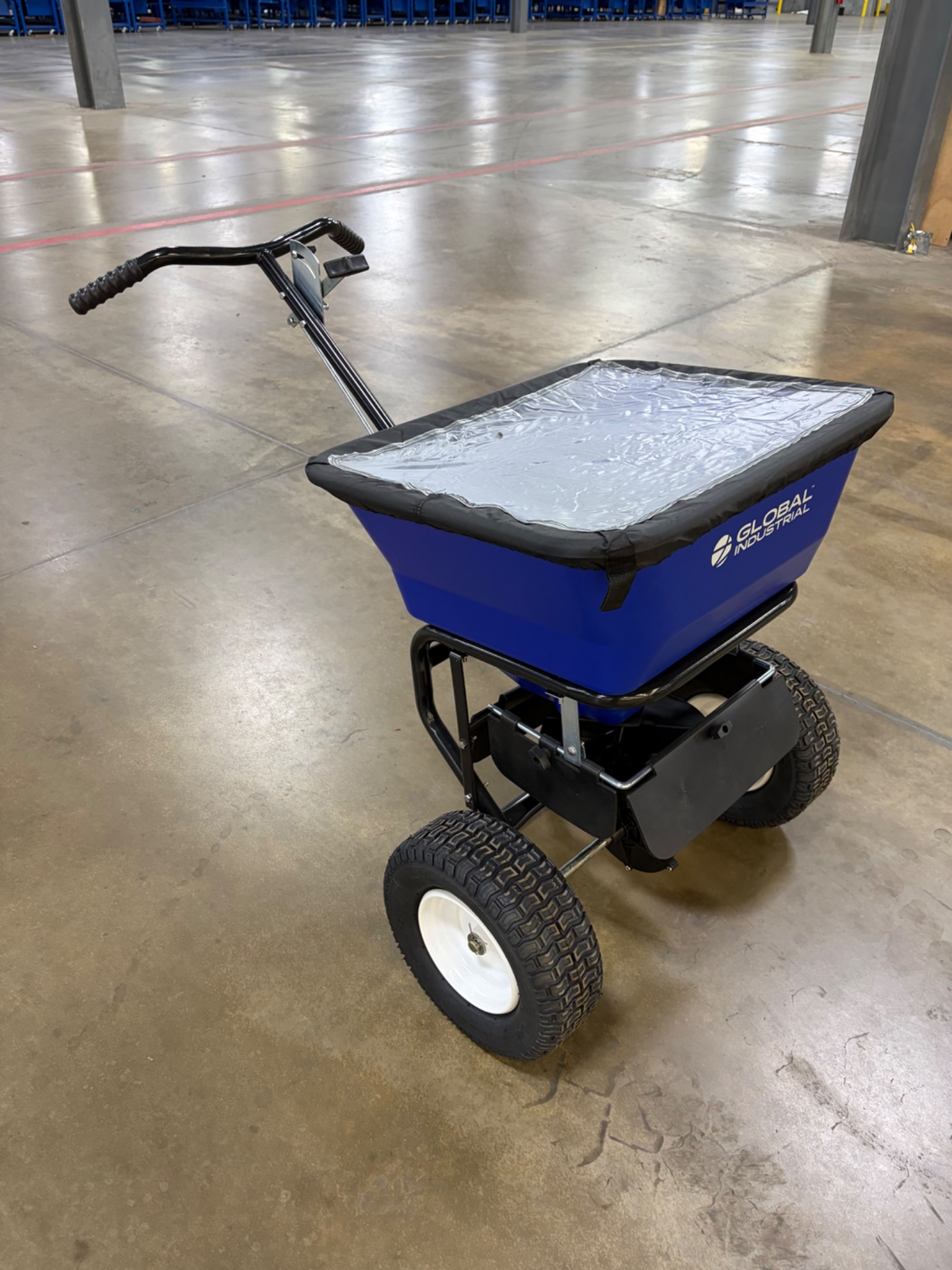 Global Industrial Push Salt Spreader - 25" x 40" x 29" - Document 2