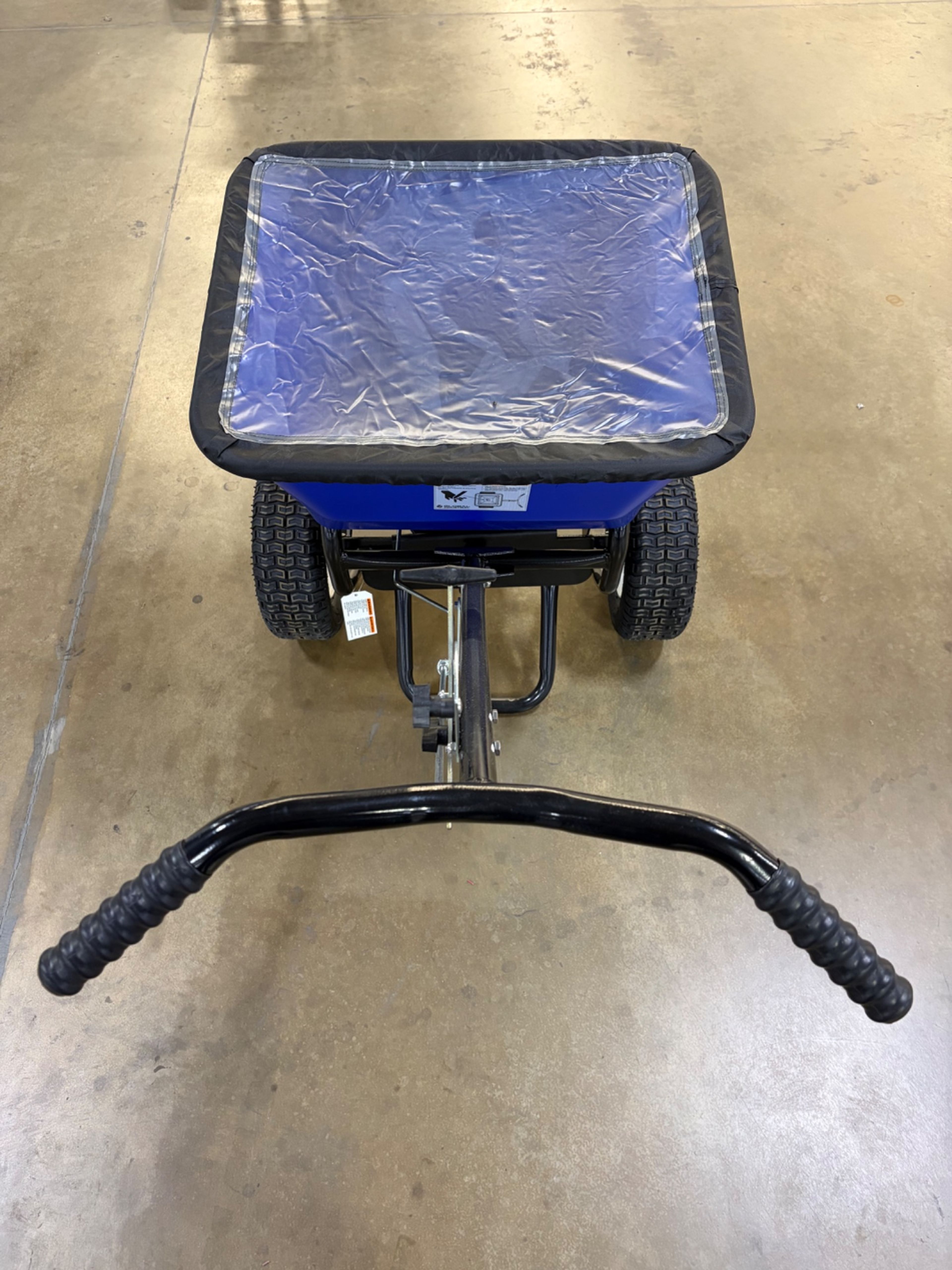 Global Industrial Push Salt Spreader - 25" x 40" x 29" - Document 3