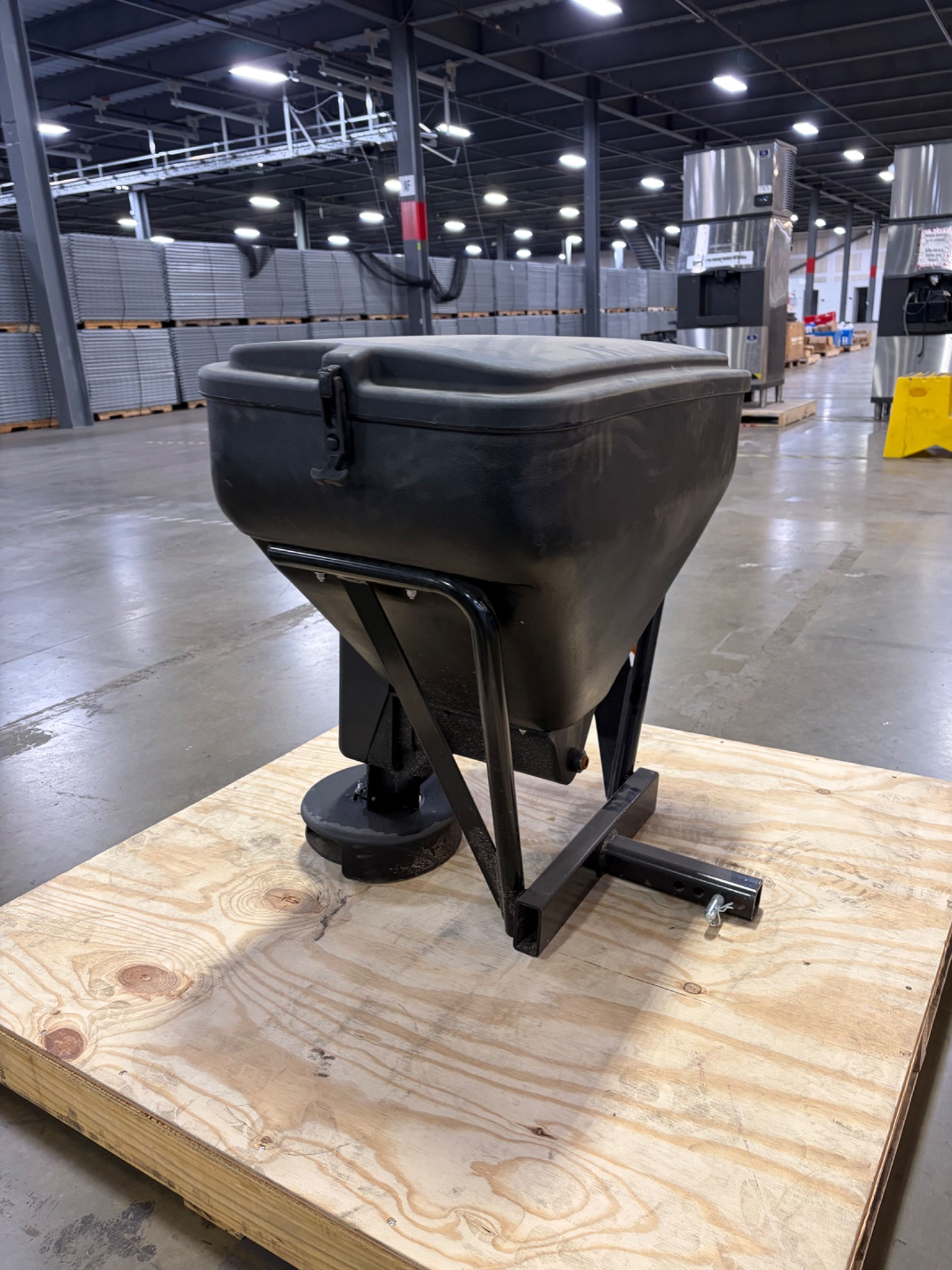 SaltDogg Electric Hitch-Mount Salt Spreader - Document 4