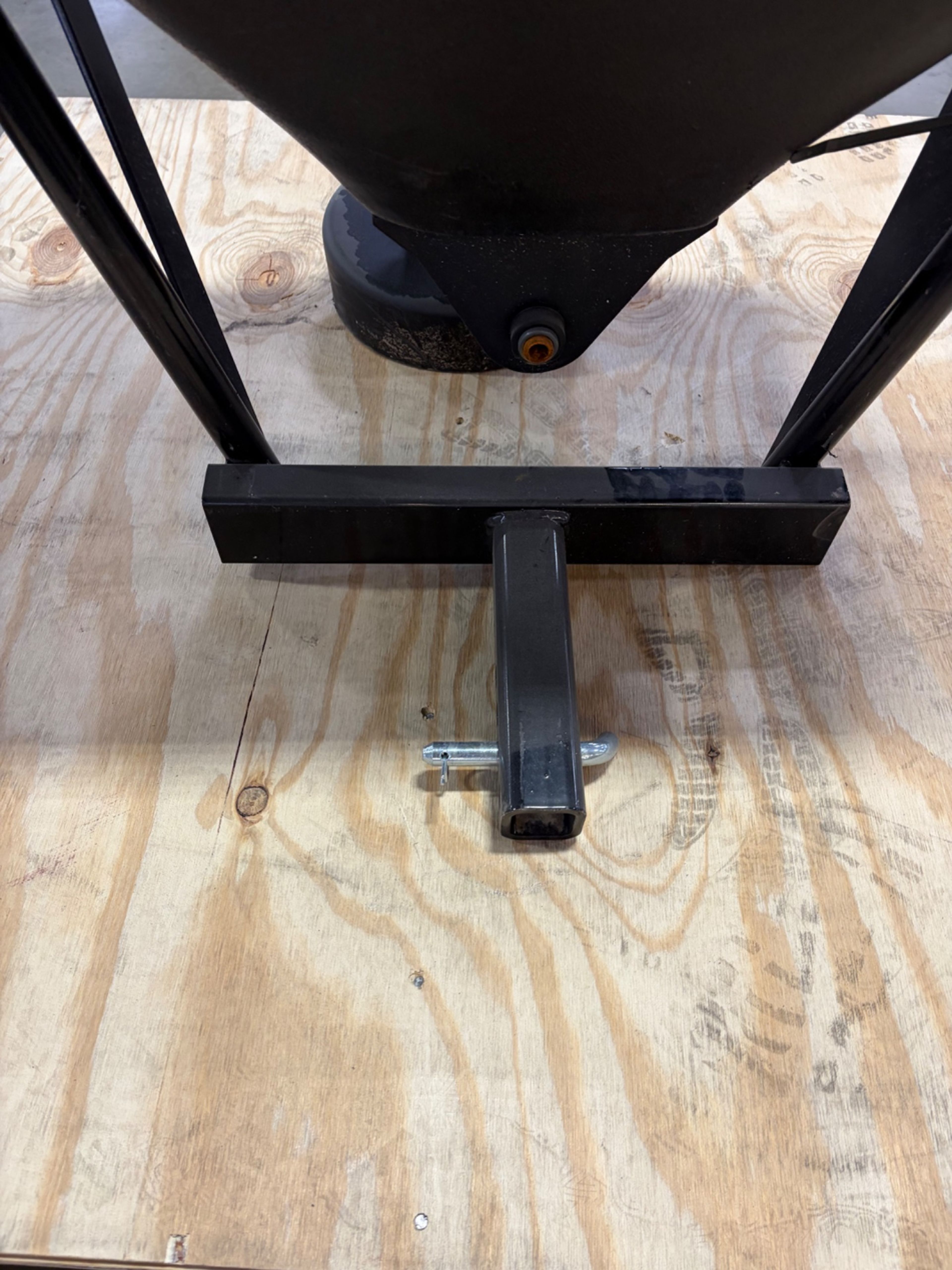 SaltDogg Electric Hitch-Mount Salt Spreader - Document 5