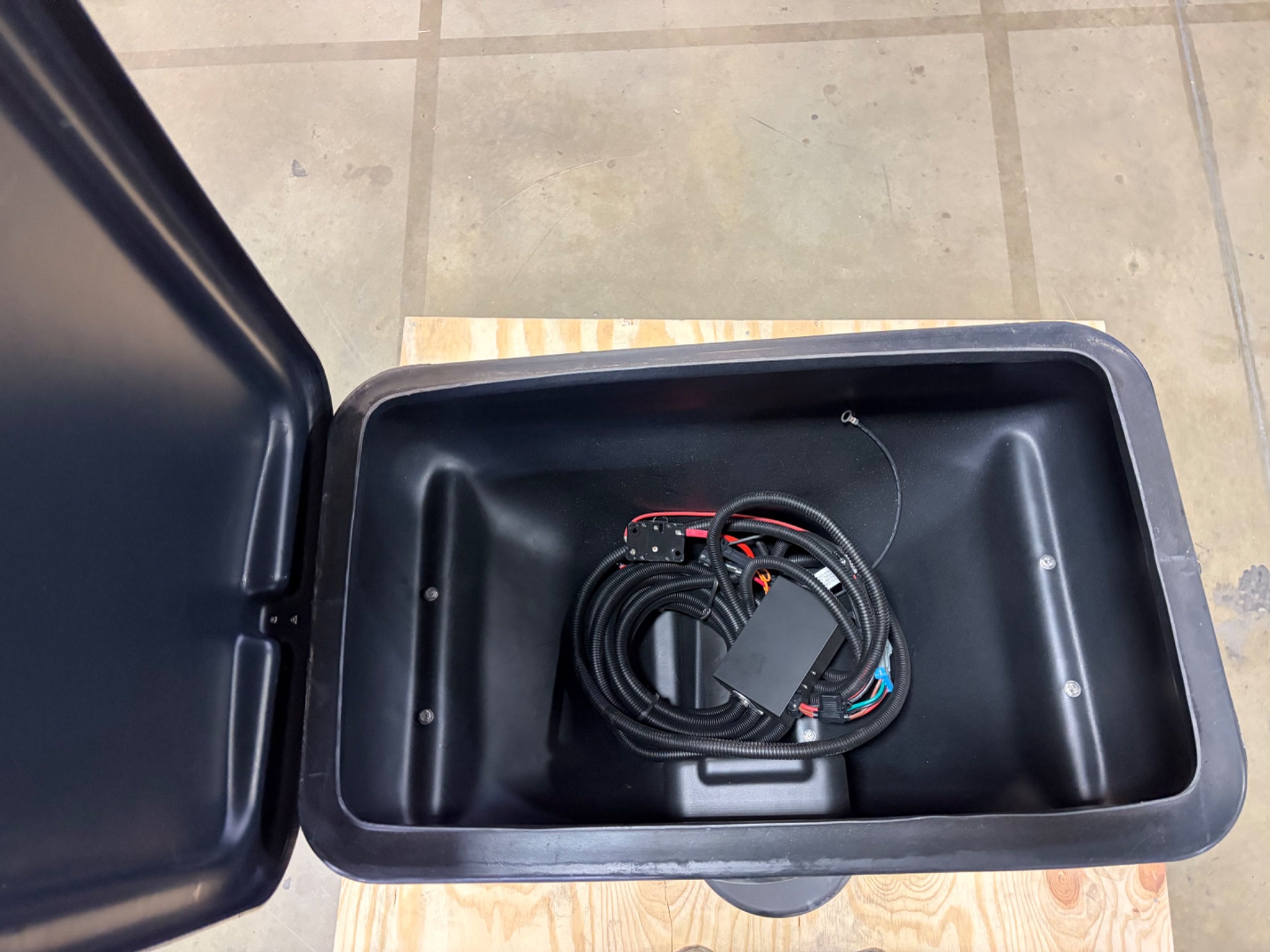 SaltDogg Electric Hitch-Mount Salt Spreader - Document 7