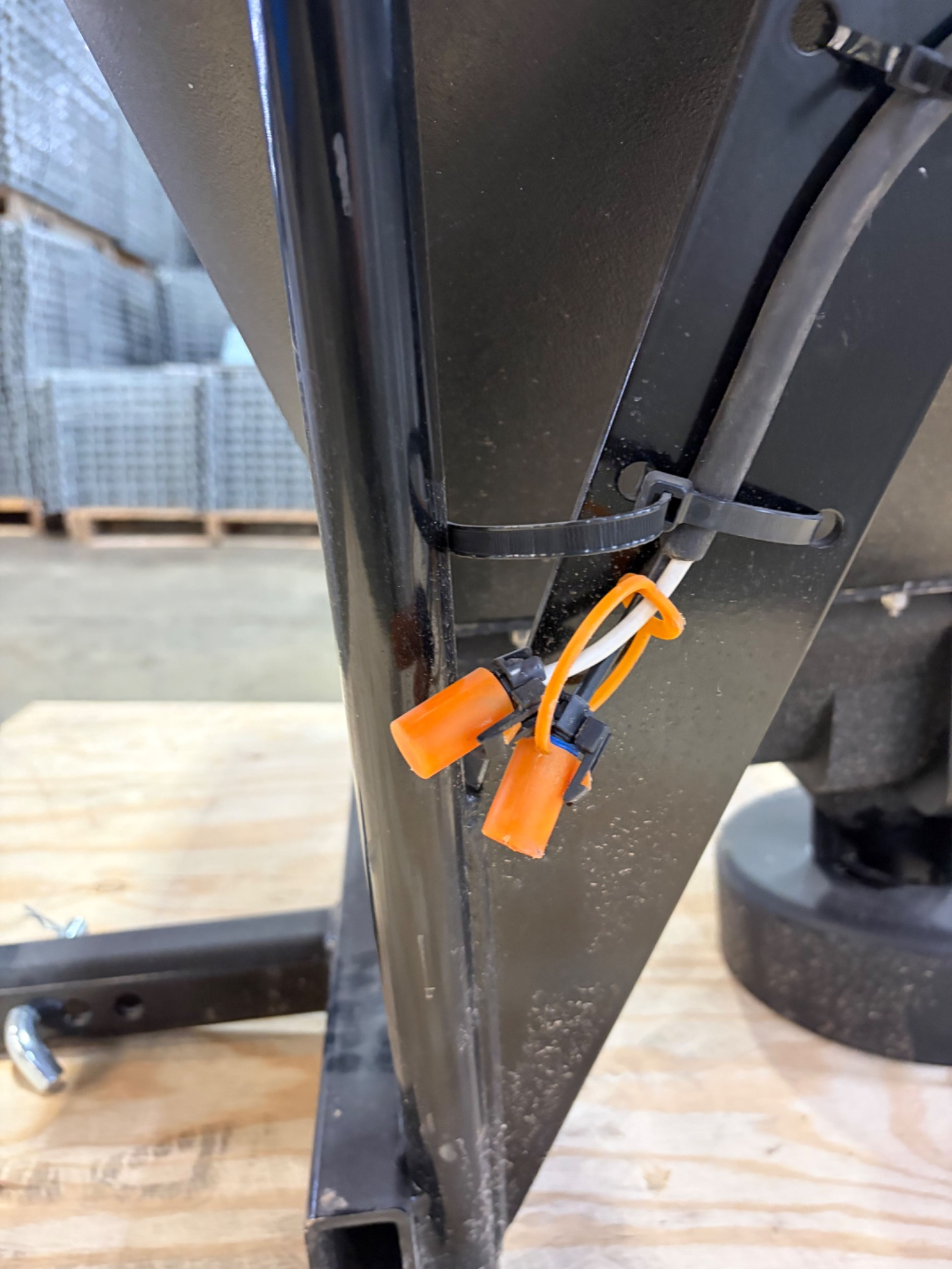 SaltDogg Electric Hitch-Mount Salt Spreader - Document 6