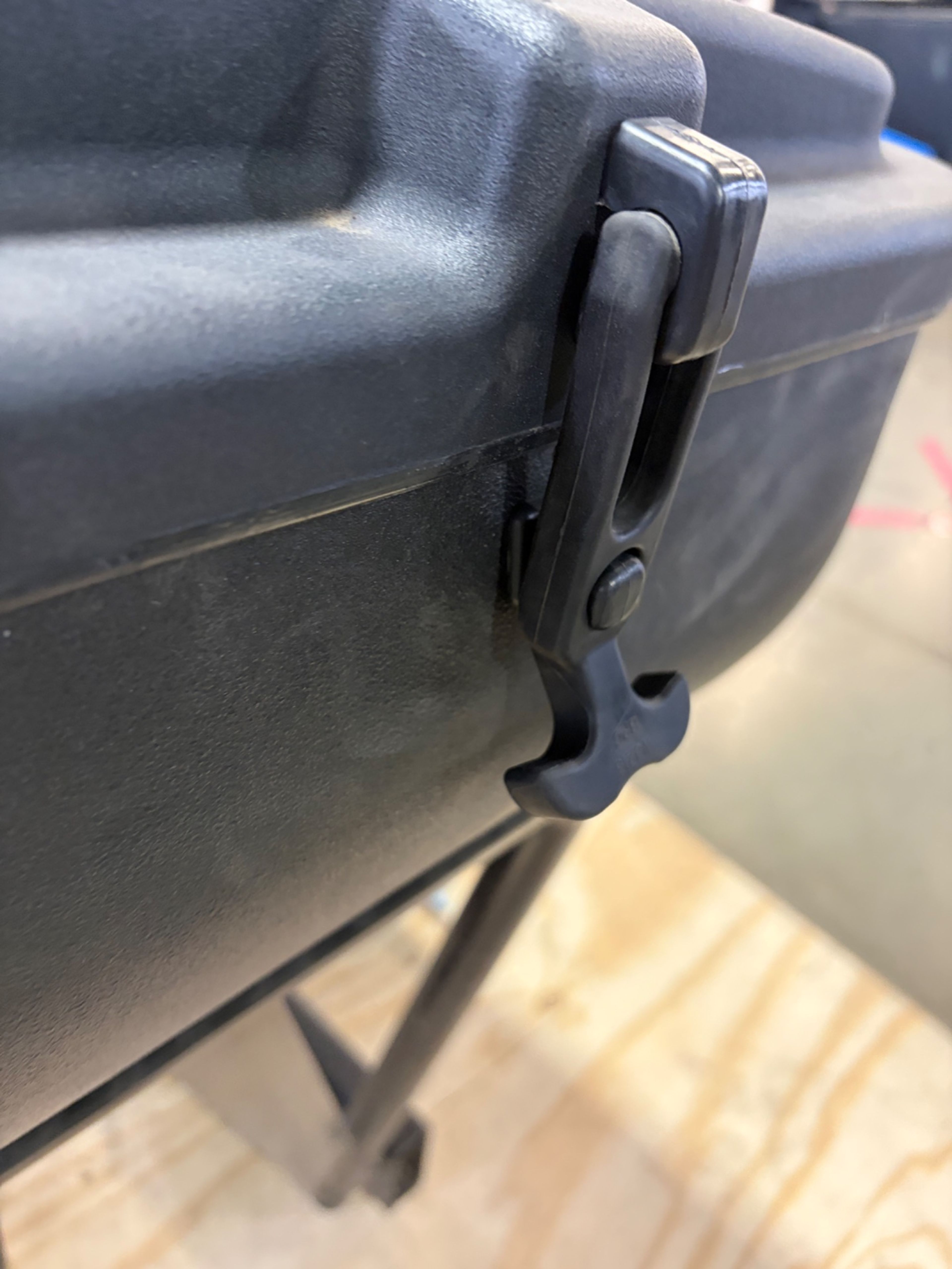 SaltDogg Electric Hitch-Mount Salt Spreader - Document 9