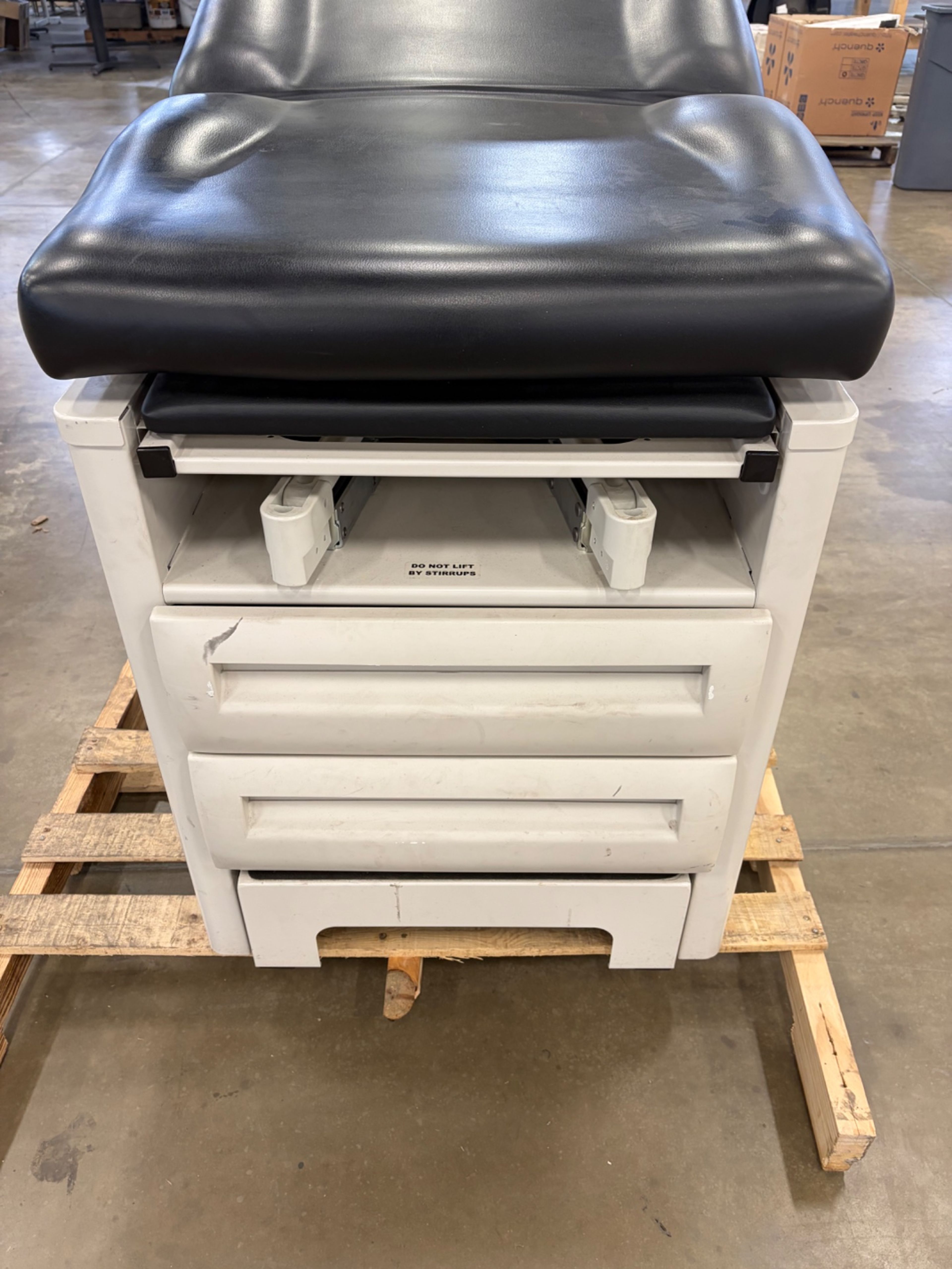 UMF Medical 5240B Examination Table - Document 5