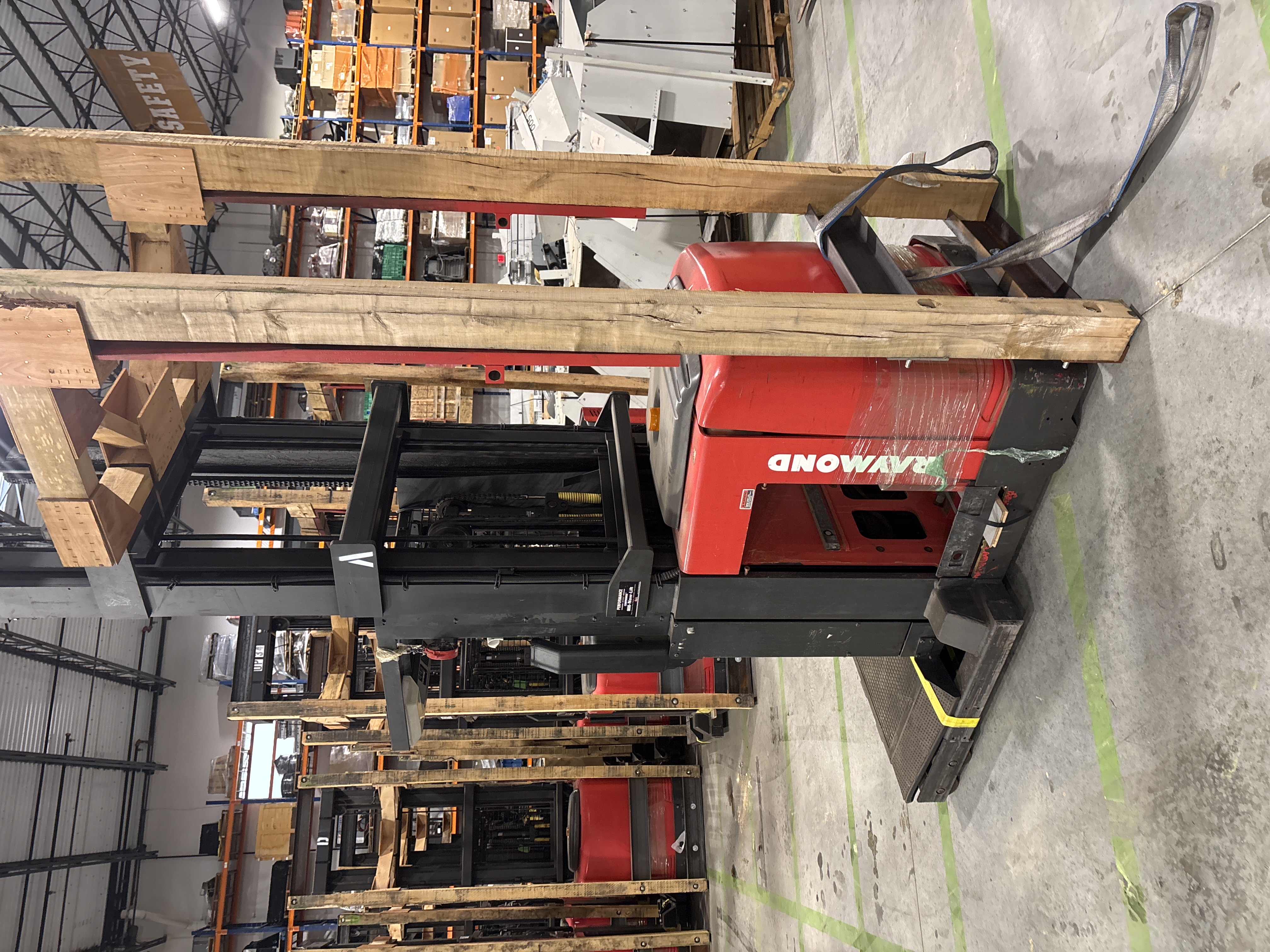 Raymond Order Picker - Wire Guided