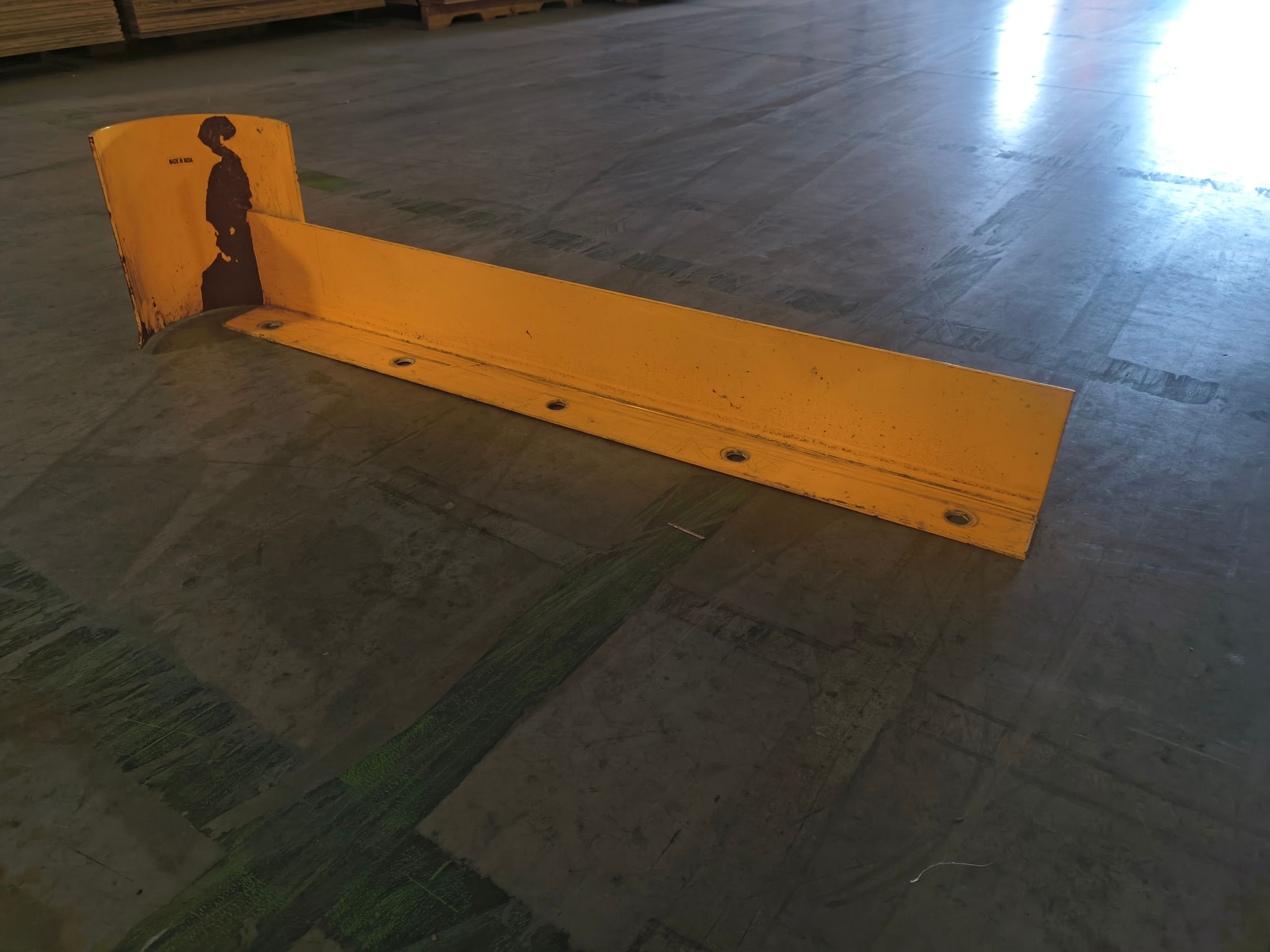Handle It Aisle Guard - 48" x 4" x 6" - Left - Document 2