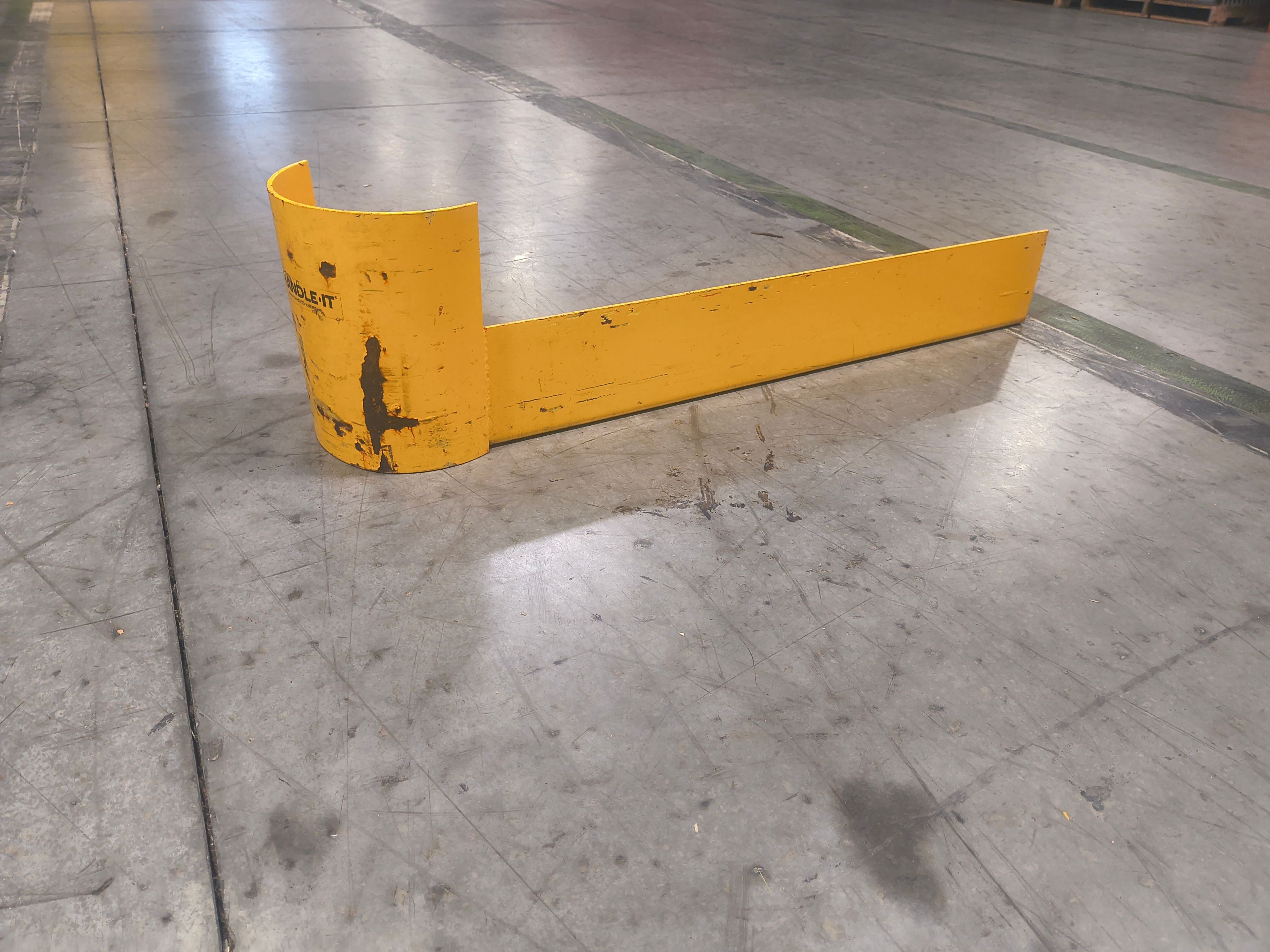 Handle It Aisle Guard - 42" x 4" x 6" - Right - Document 1