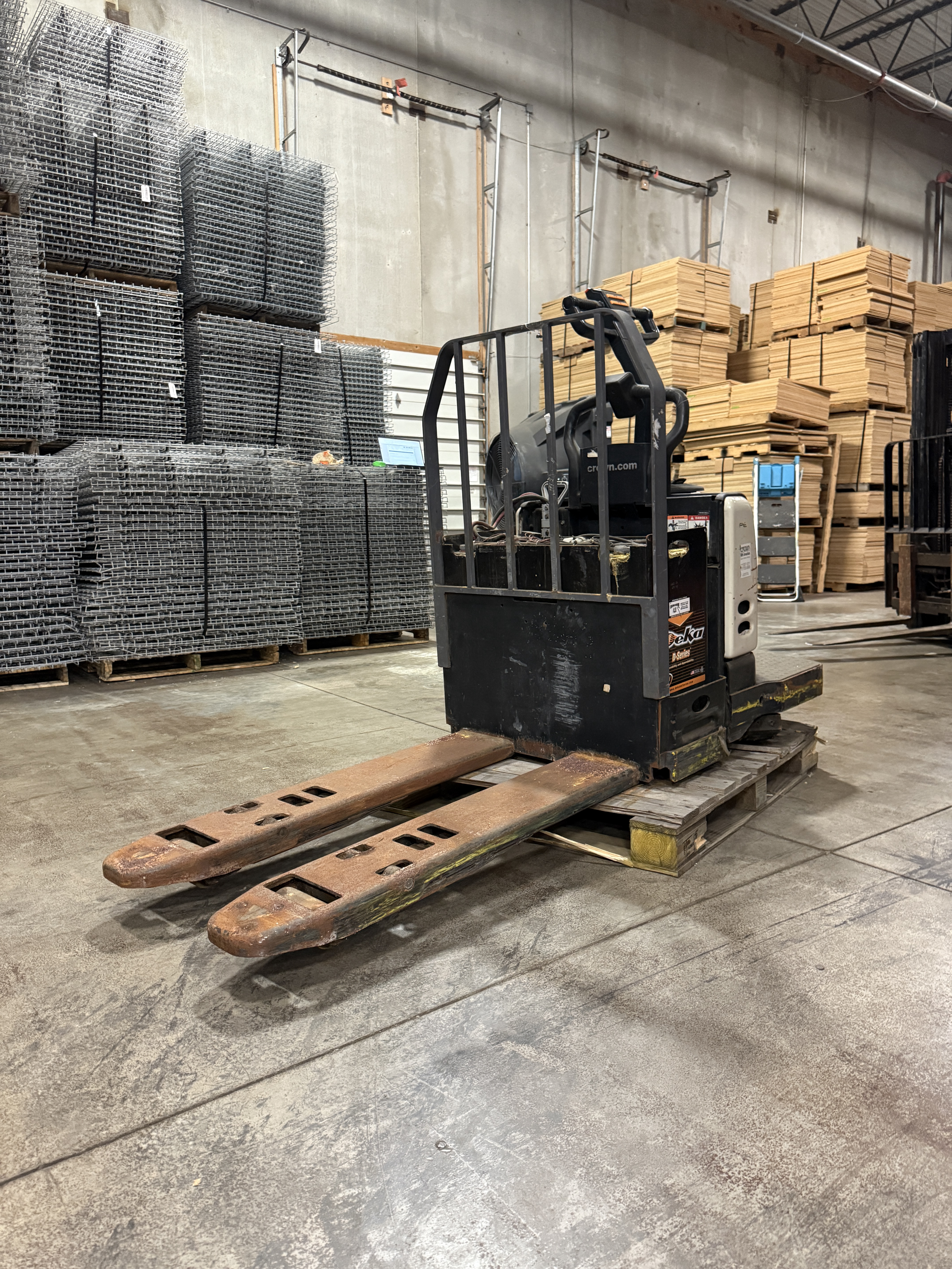 Crown Walkie Rider Single Pallet